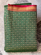 Golden Zari Woven Handloom Kanchipuram Saree | OM214