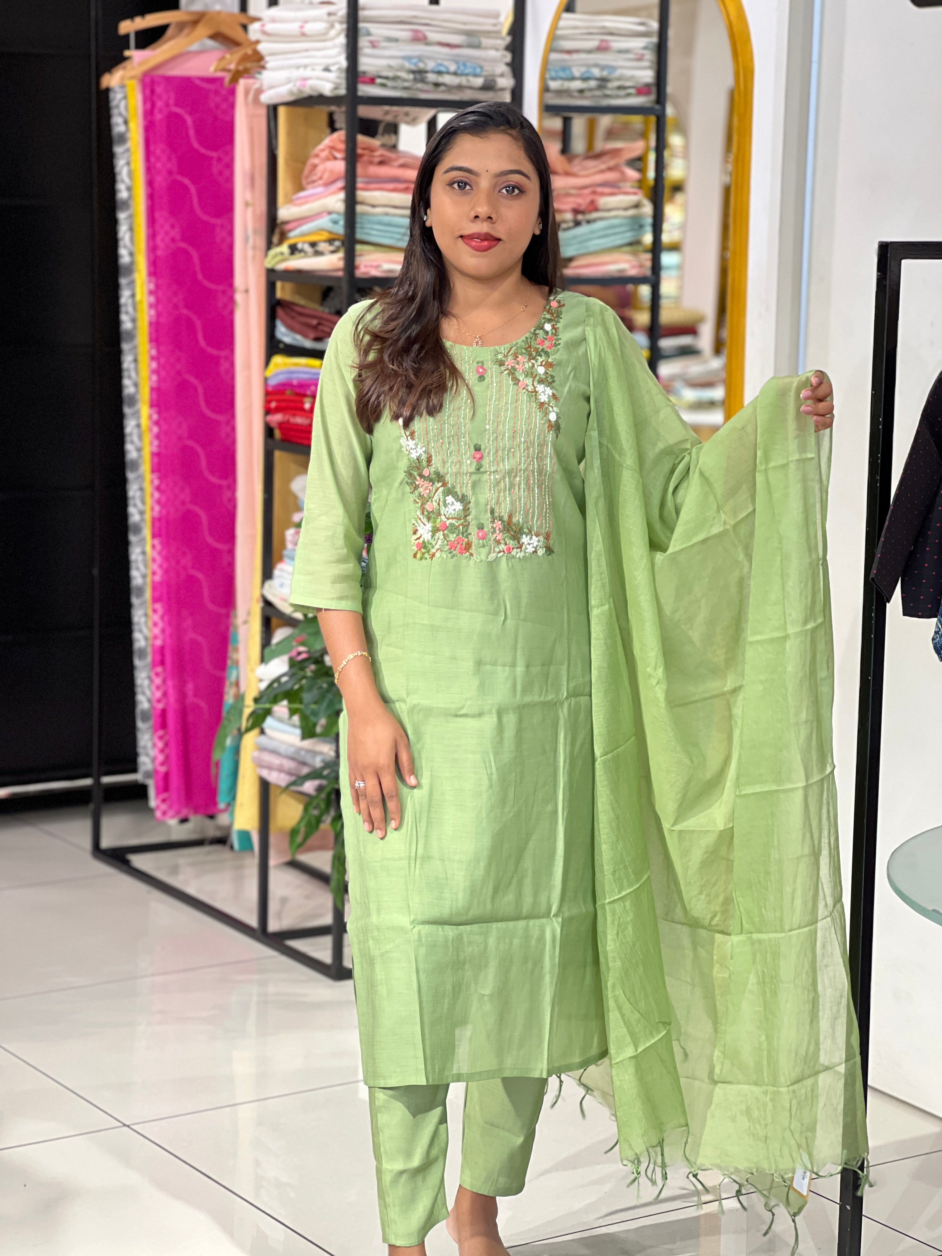 Hand Embroidered Chanderi Kurta Set | FW401