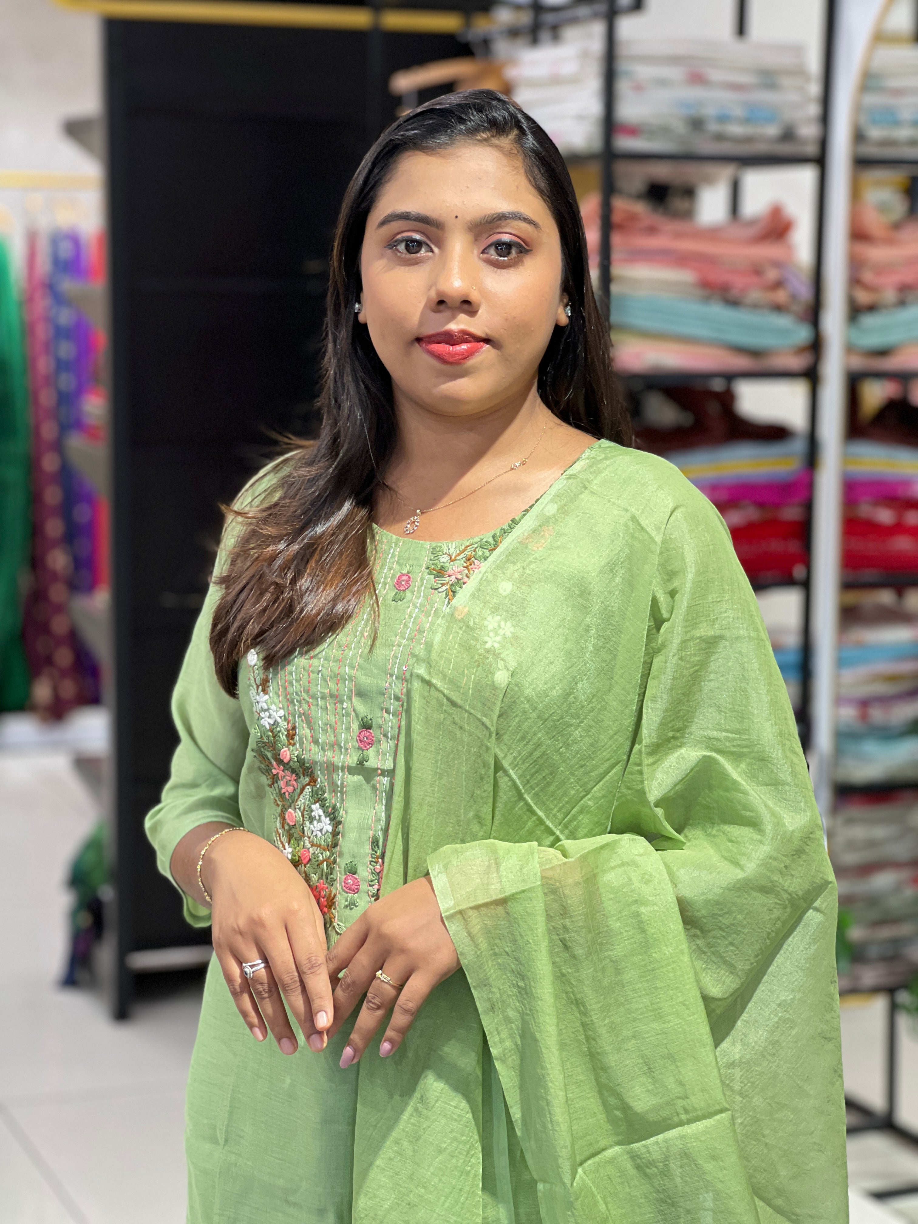 Hand Embroidered Chanderi Kurta Set | FW401