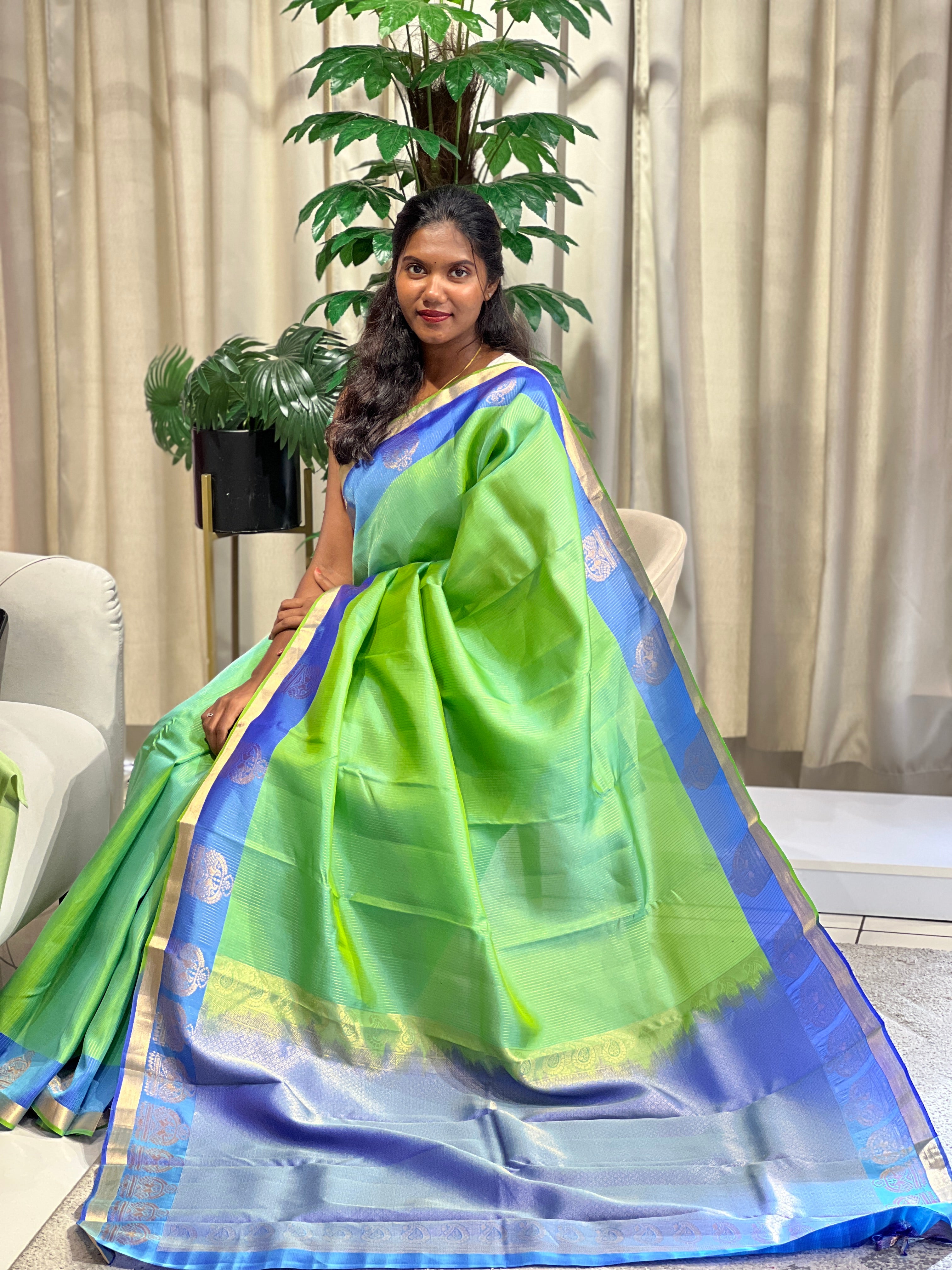 Traditional Line Woven Pattern Soft Silk Saree | SMT224