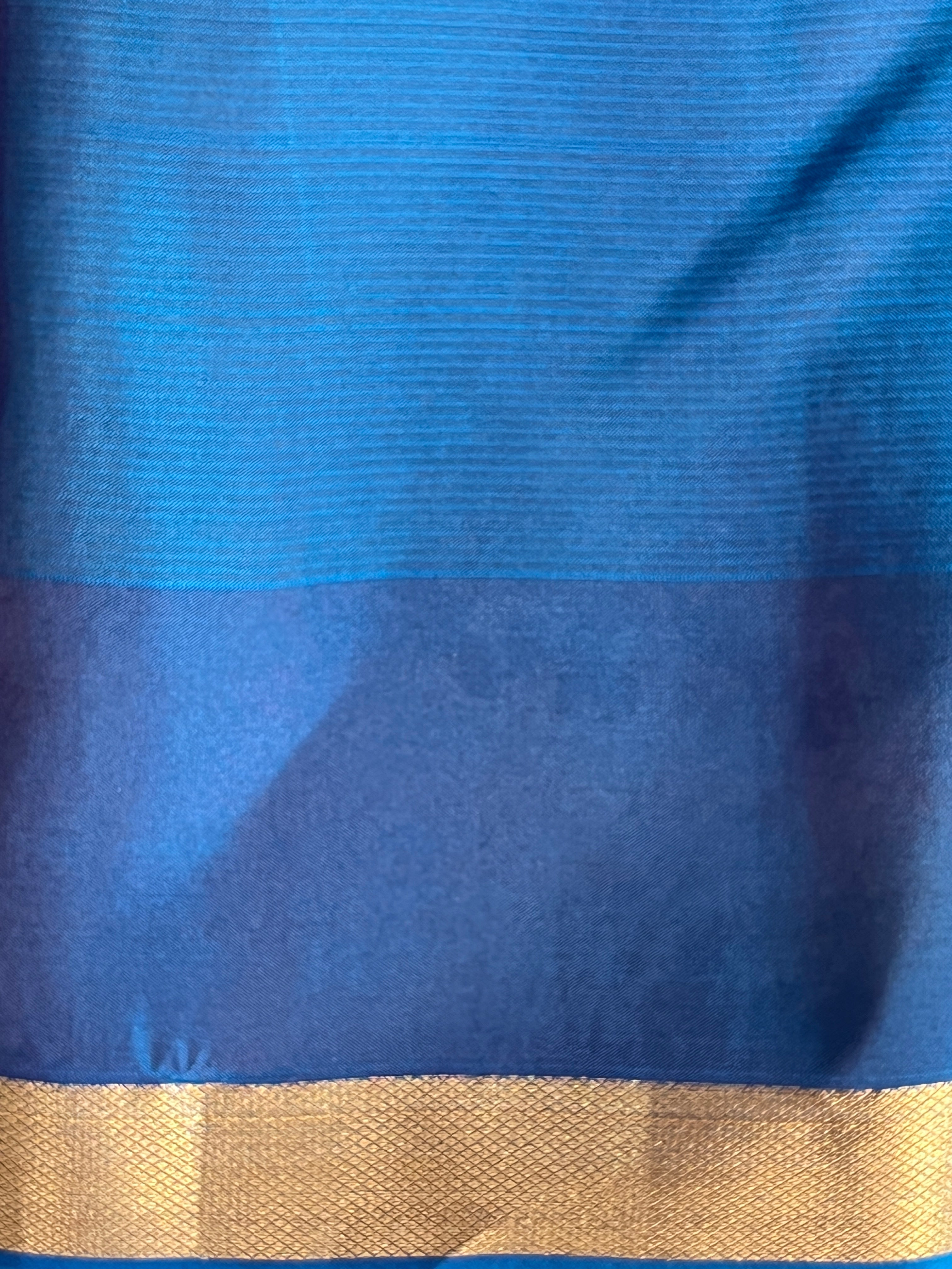 Traditional Line Woven Pattern Soft Silk Saree | SMT223