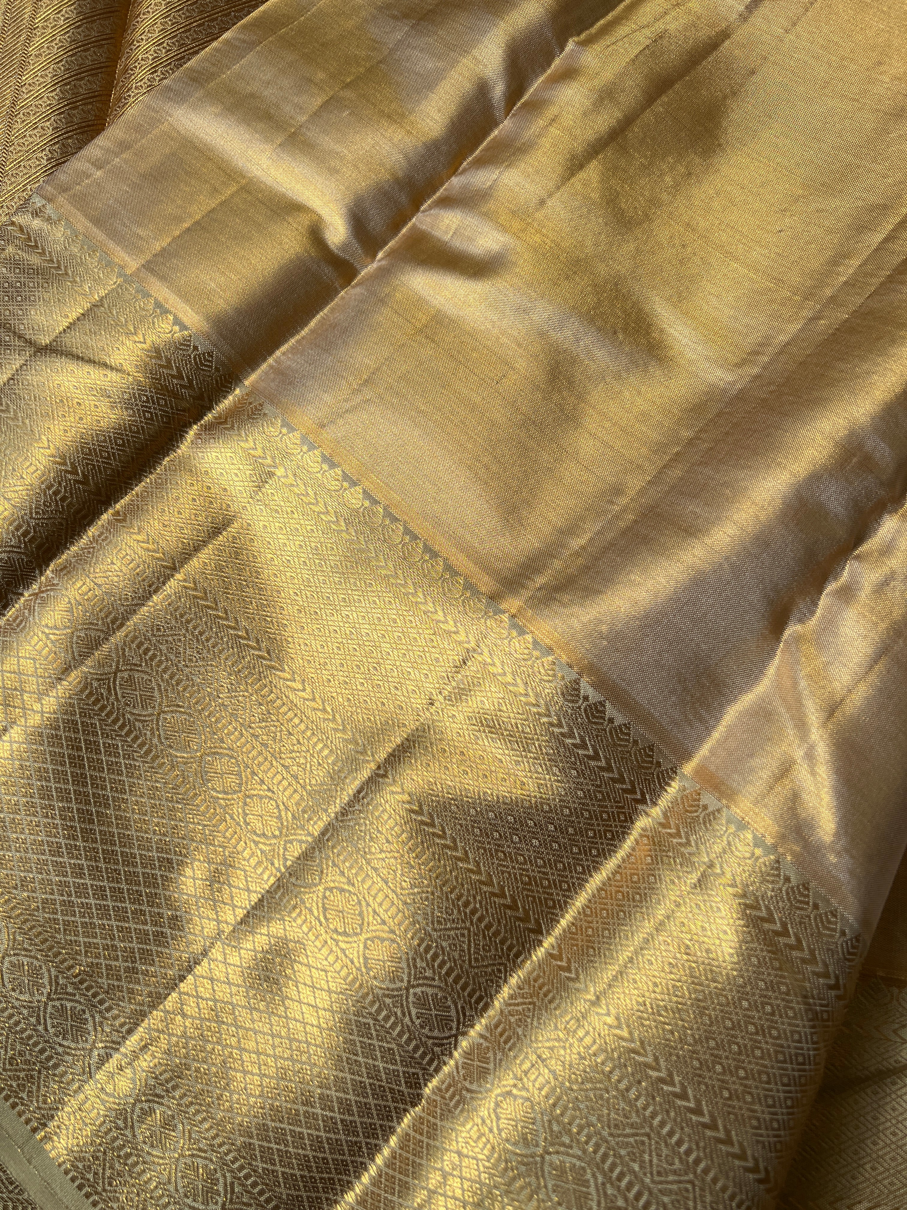Diamond Weaving Pattern Kanchipuram Saree | OM225