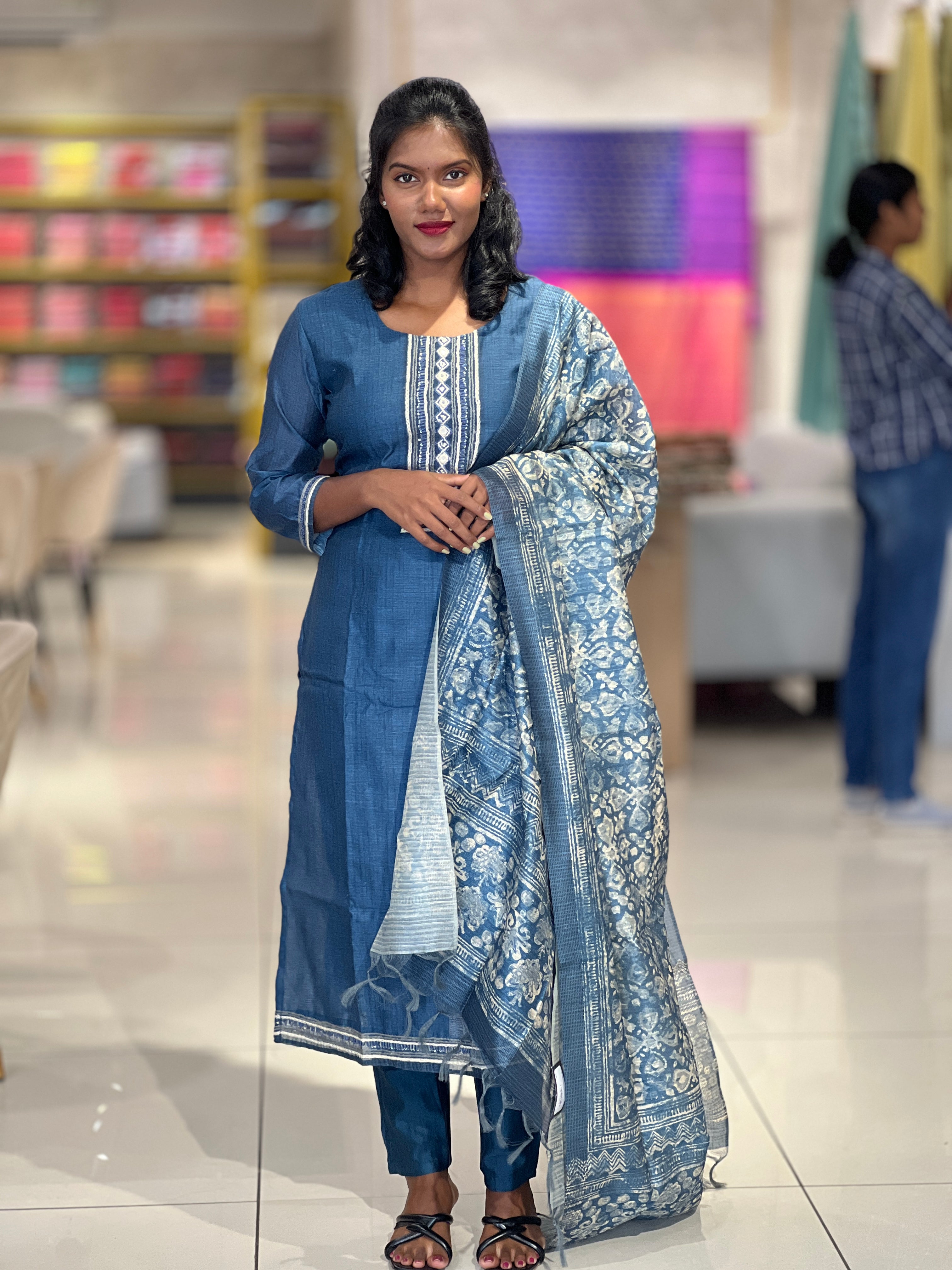 Embroidery Detailing  Chanderi Finish Kurta Set | VAN155