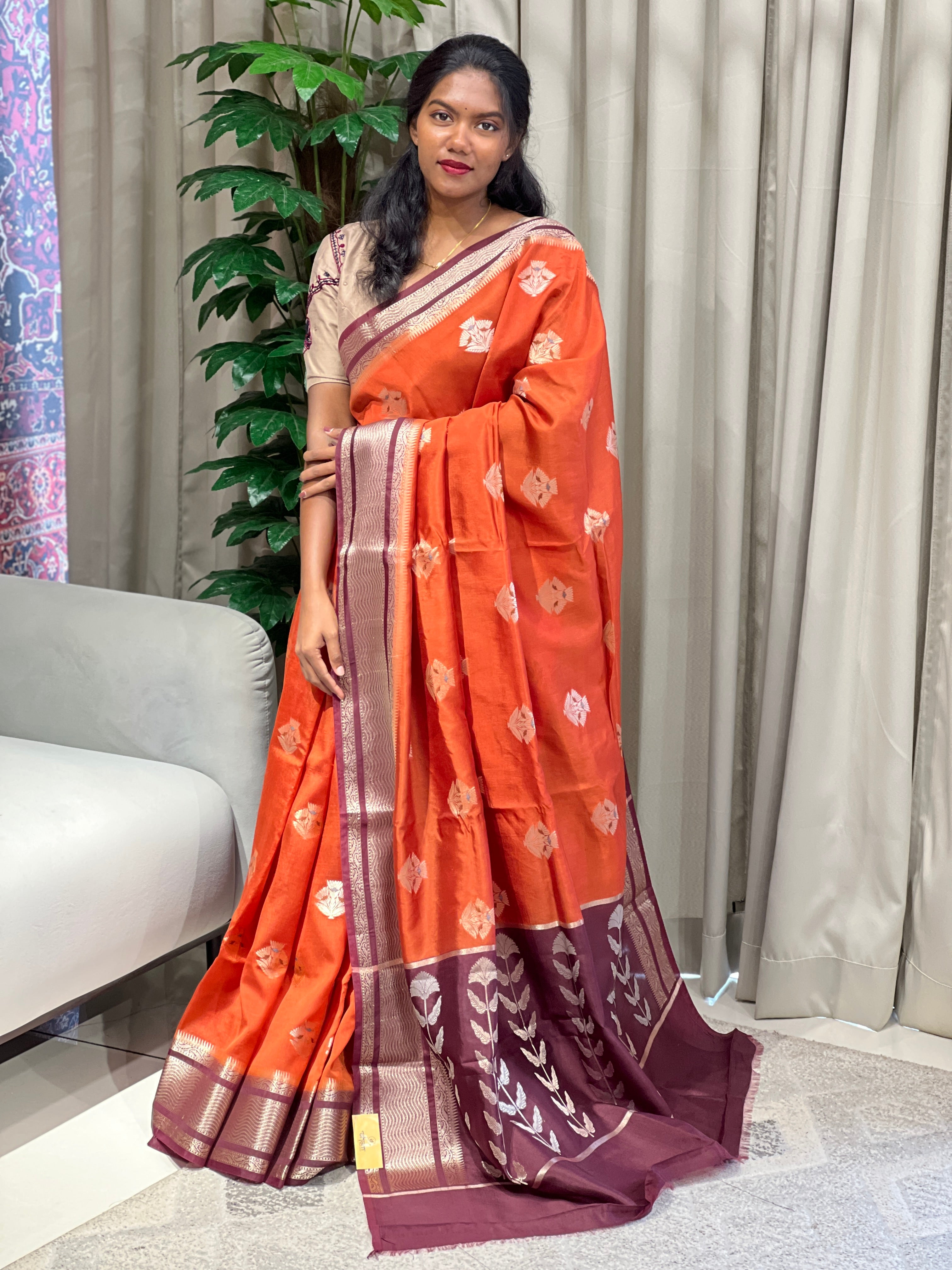 Zari And Thread Woven Banrasi Silk Saree | NN444