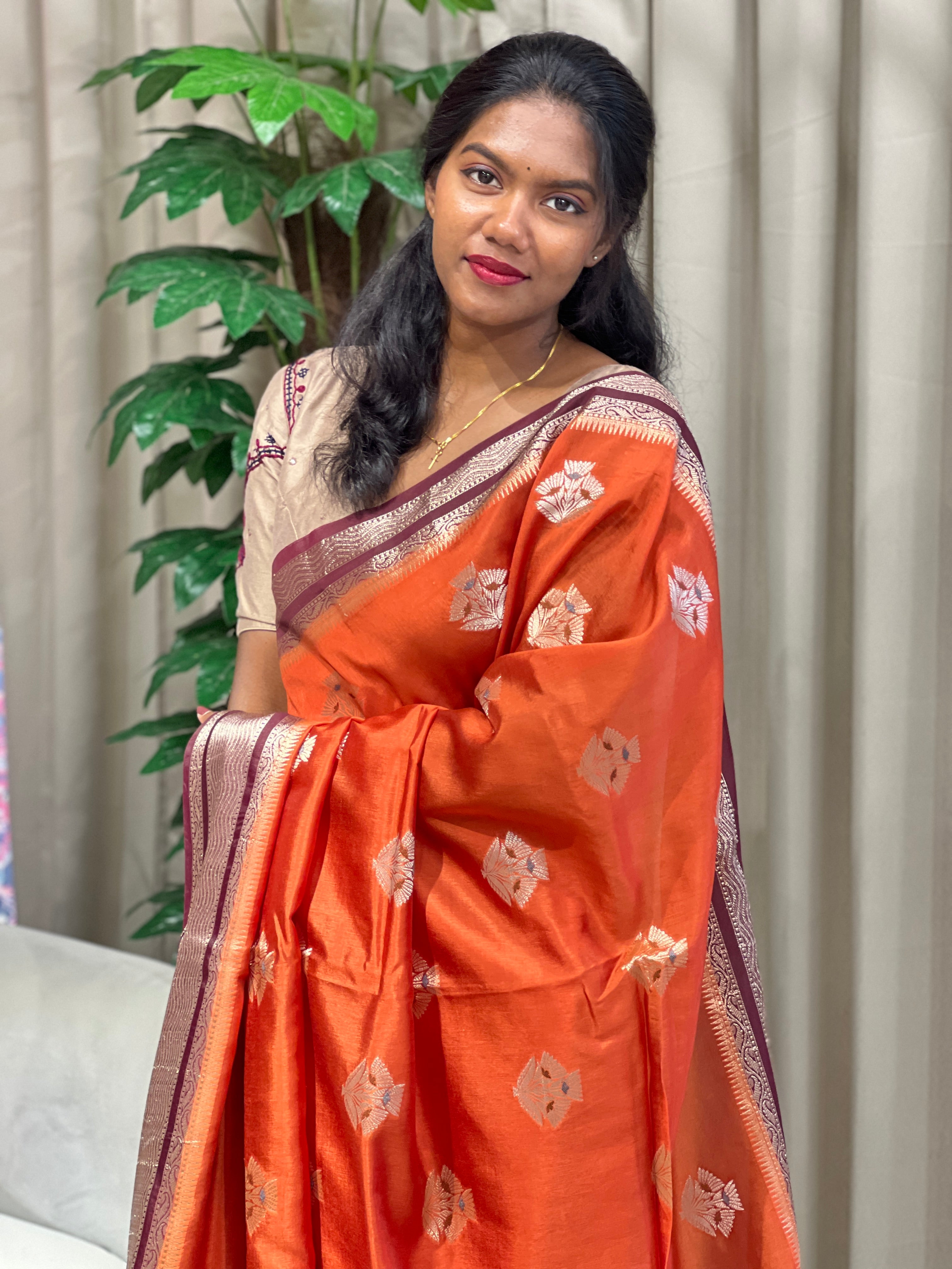 Zari And Thread Woven Banrasi Silk Saree | NN444