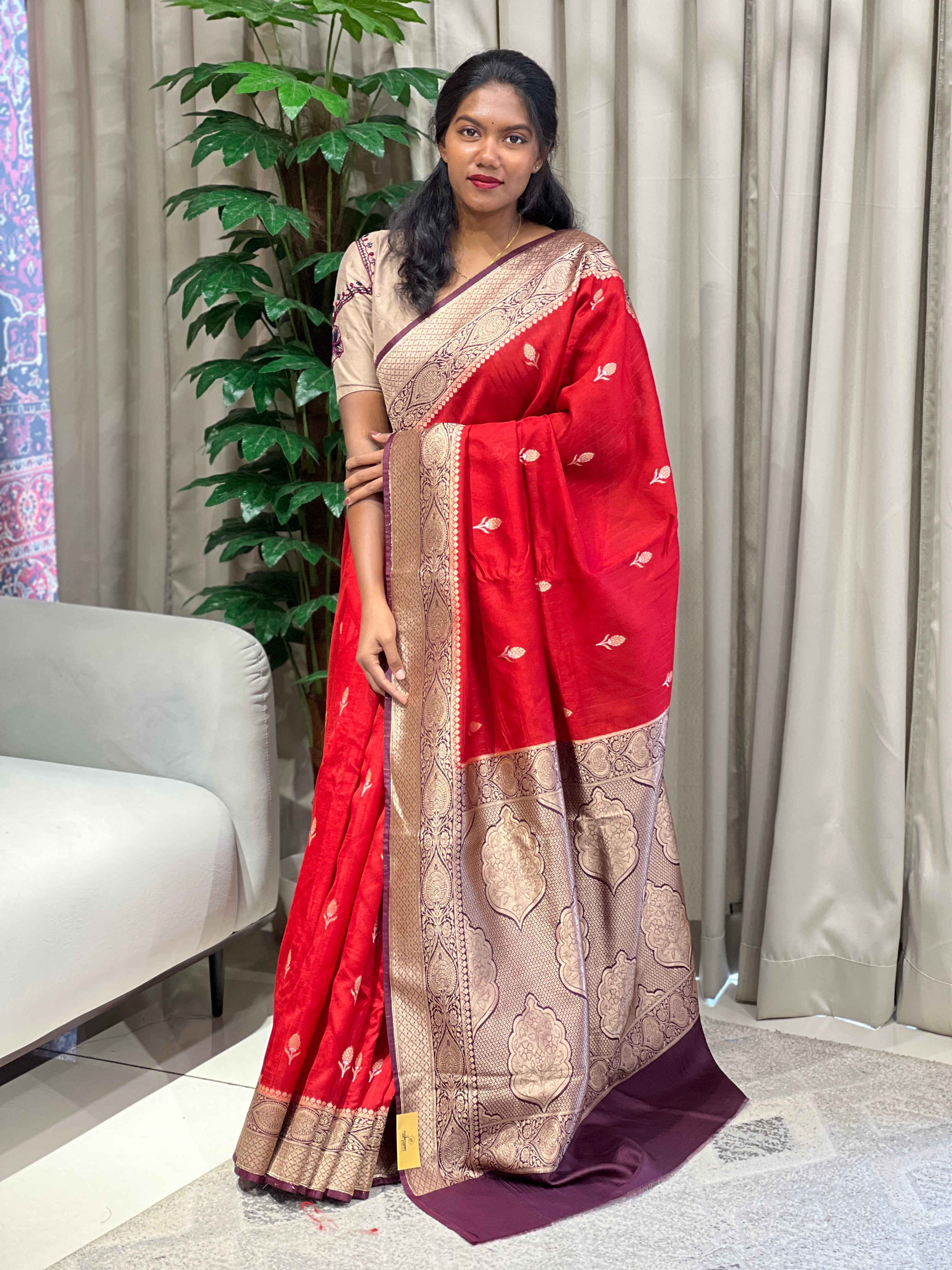 Zari And Thread Woven Banarasi Silk Saree | NN442