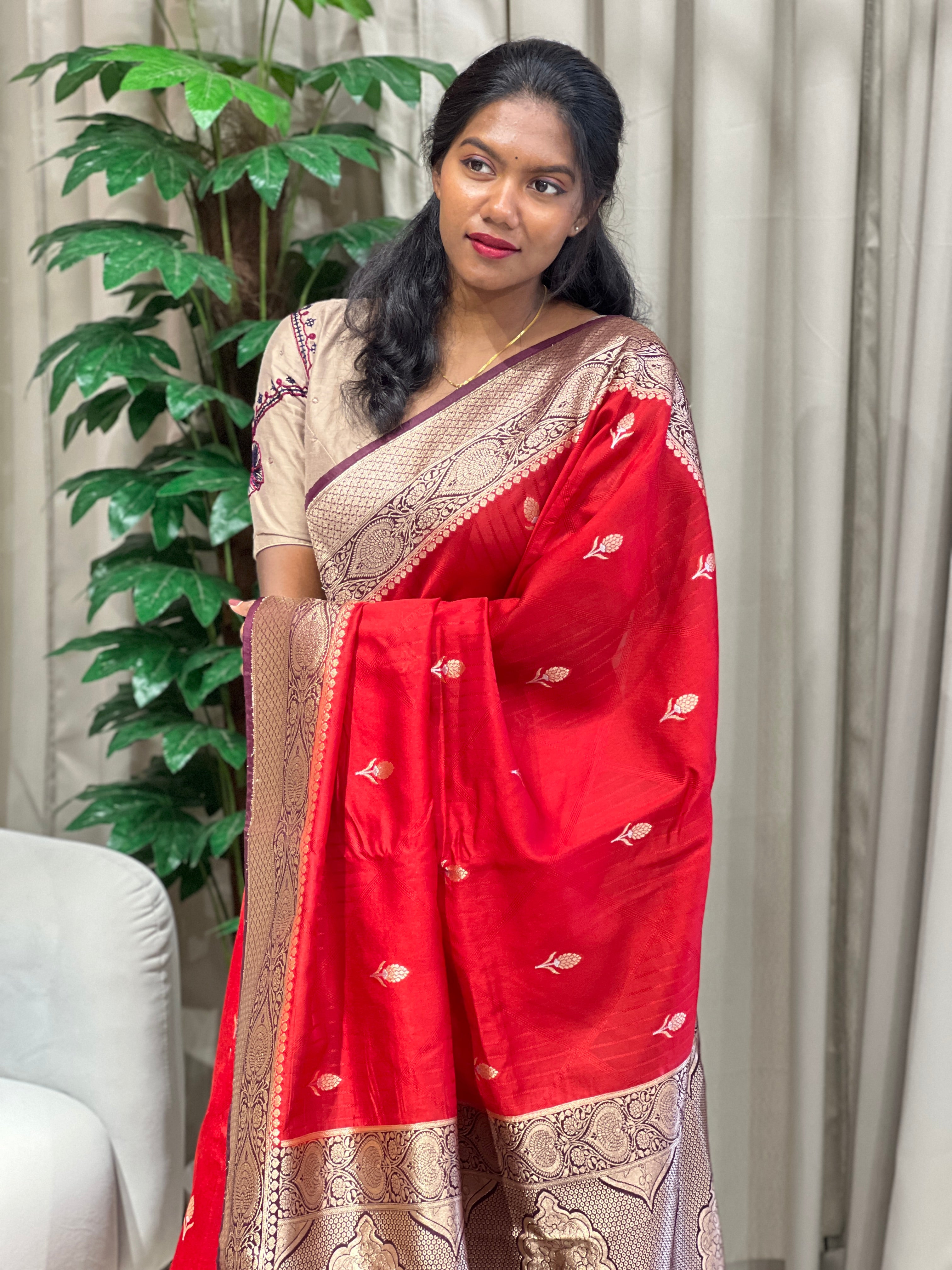 Zari And Thread Woven Banarasi Silk Saree | NN442