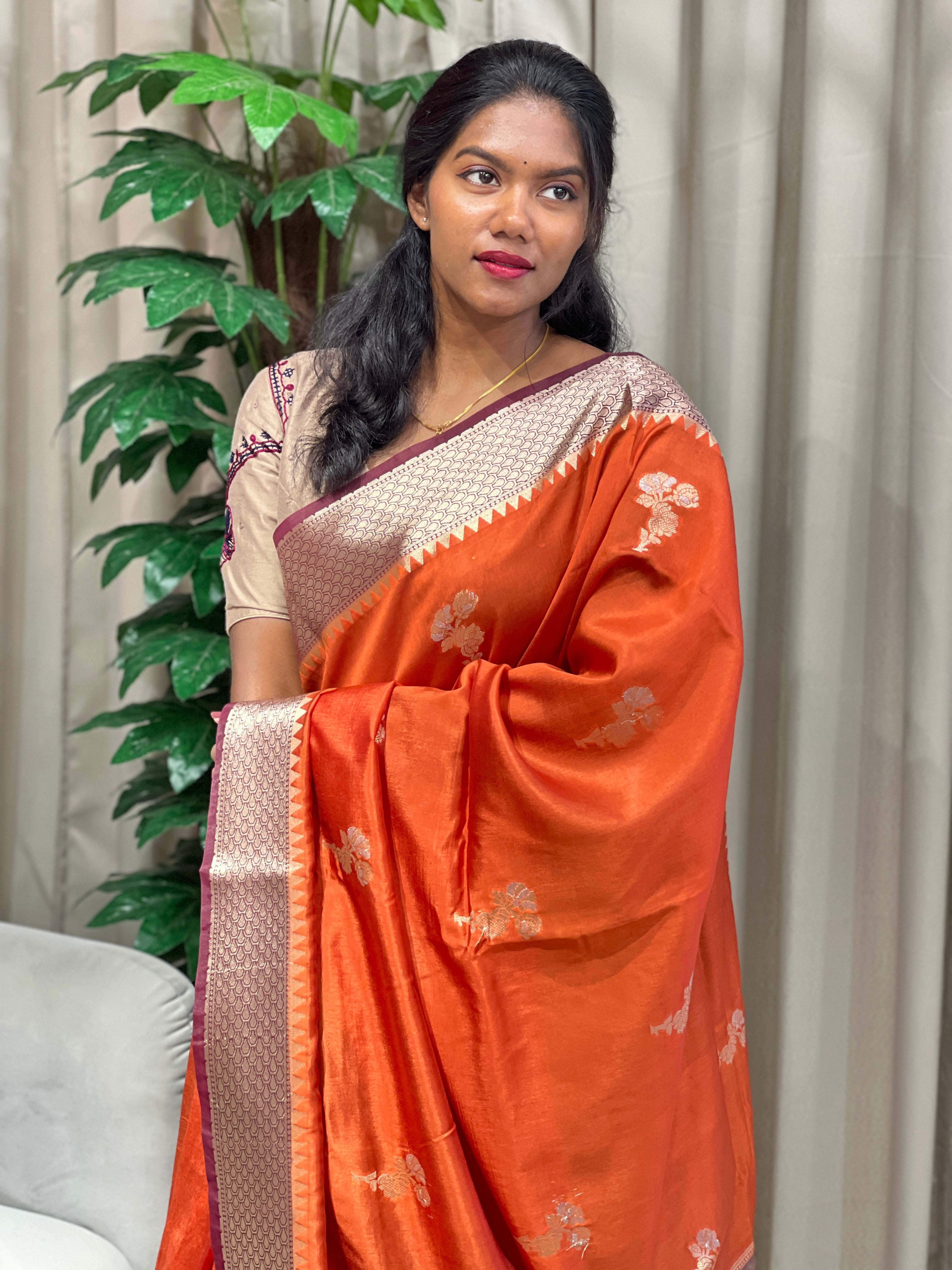 Zari And Thread Woven Banarasi Silk Saree | NN445