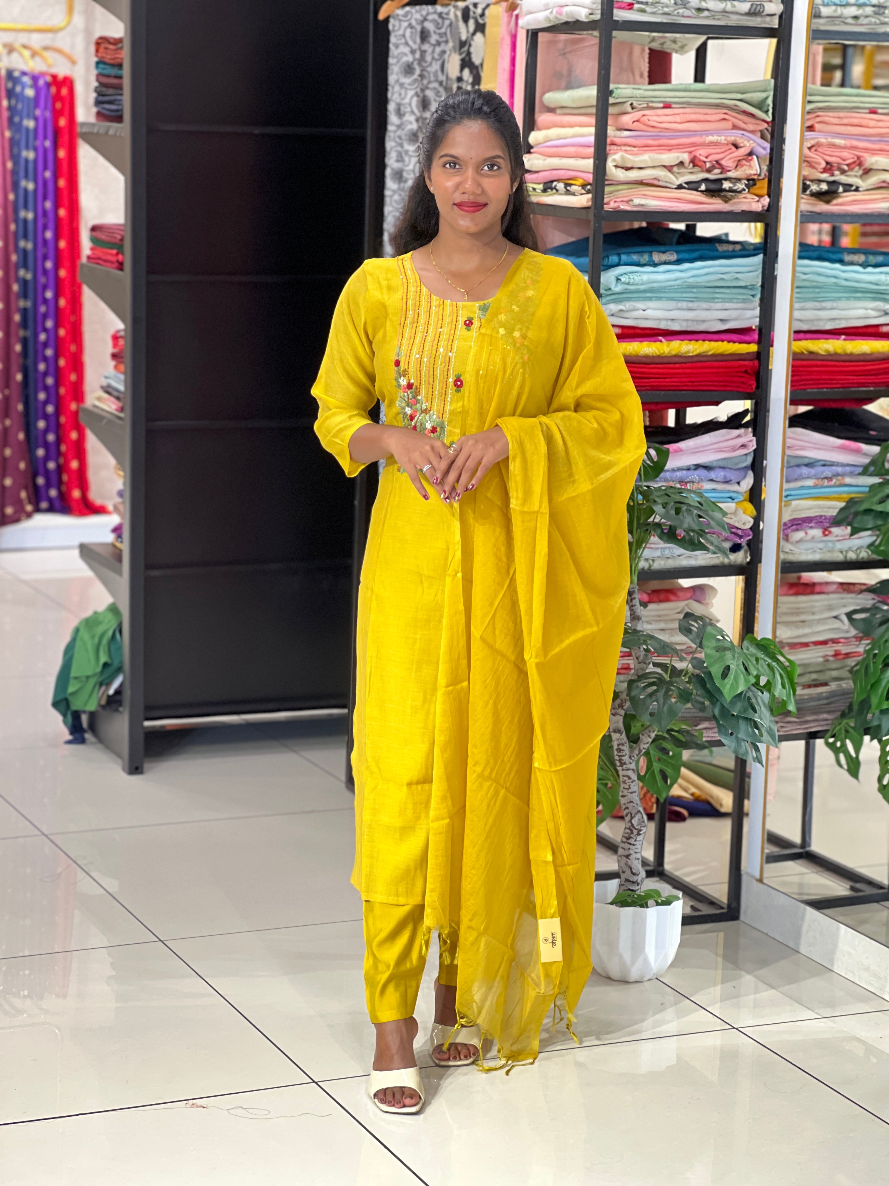 Hand Embroidered Chanderi Kurta Set | FW400