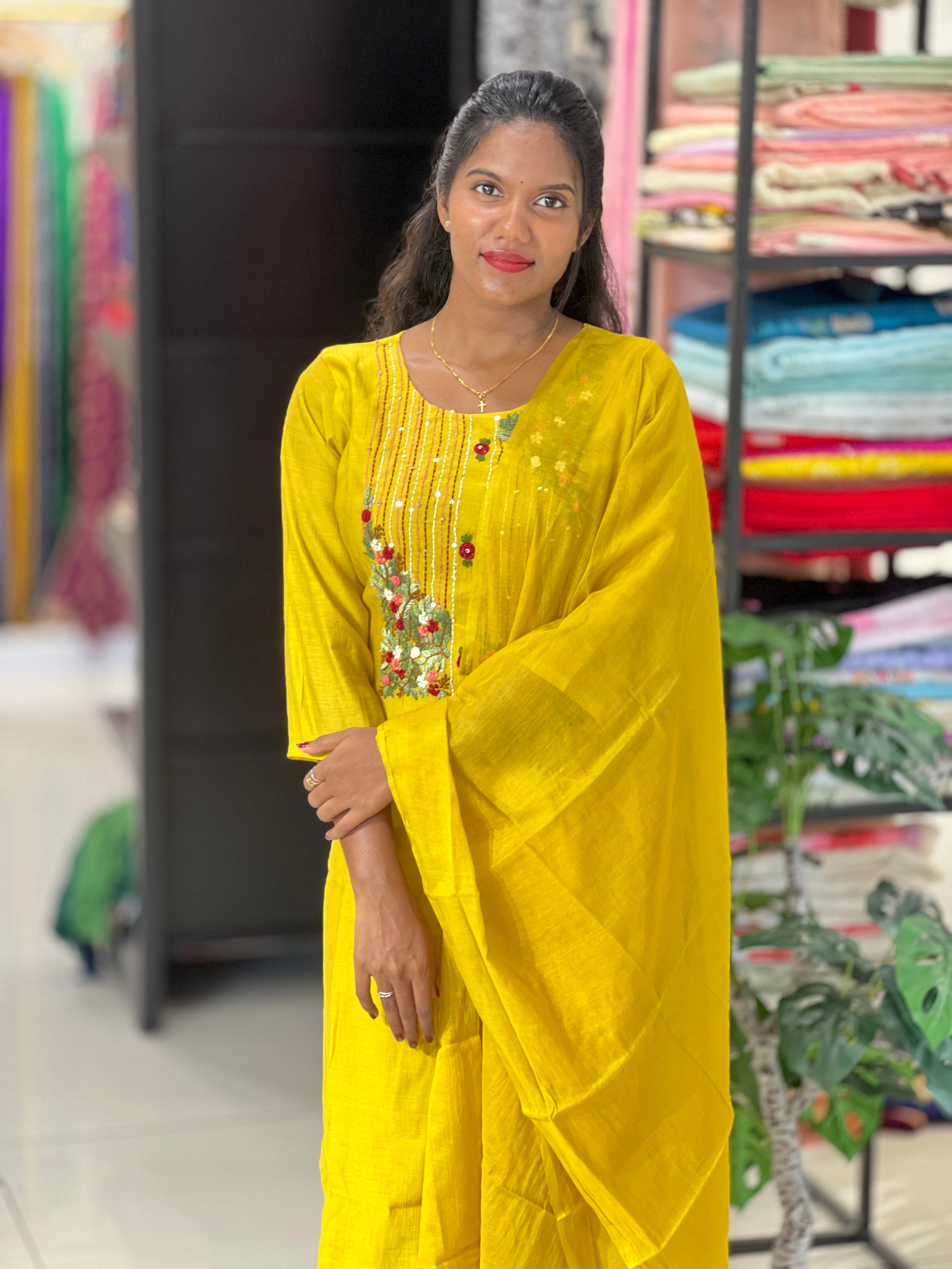 Hand Embroidered Chanderi Kurta Set | FW400