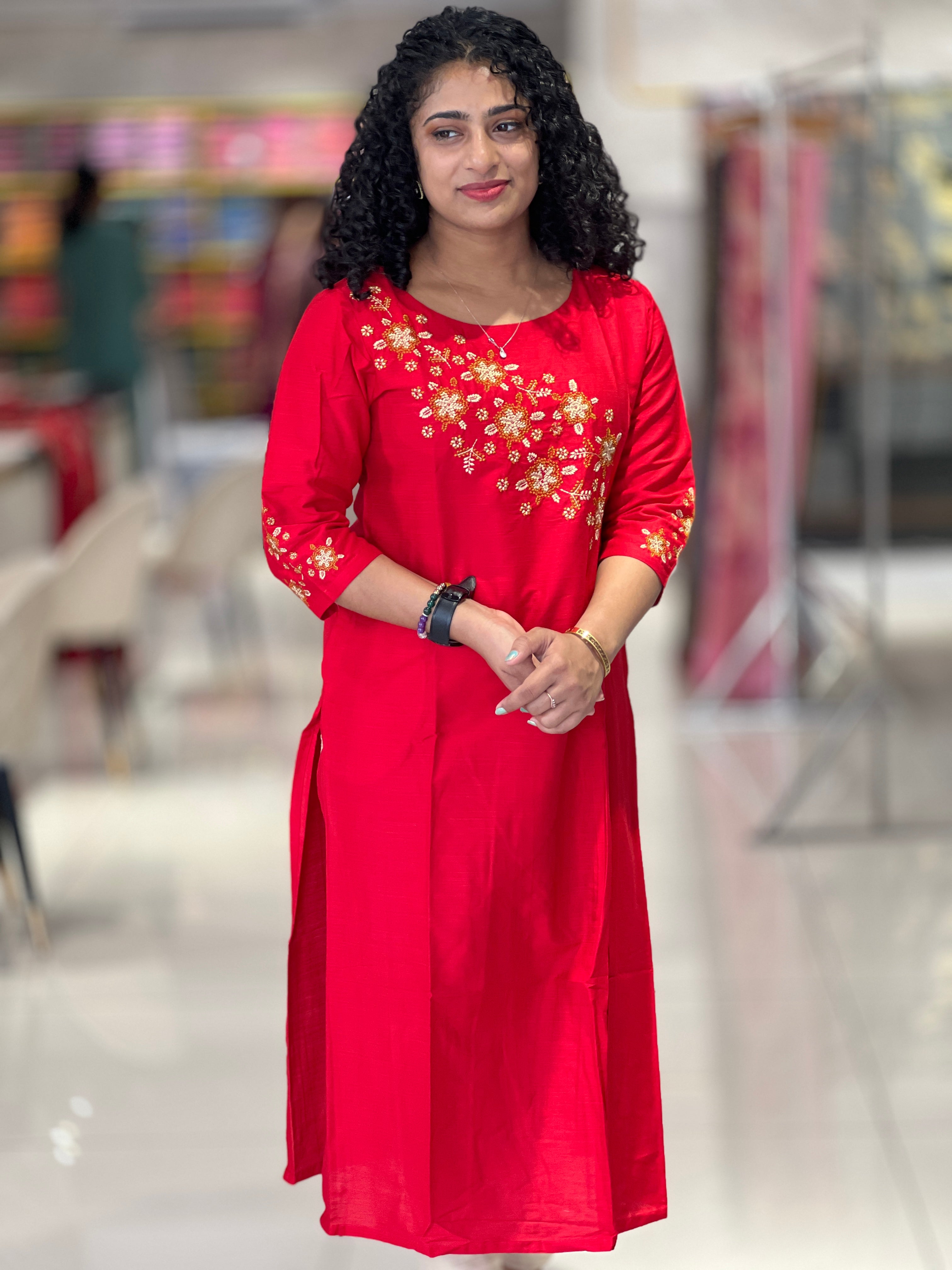 Thread Embroidered Slub Silk Kurta | VS135
