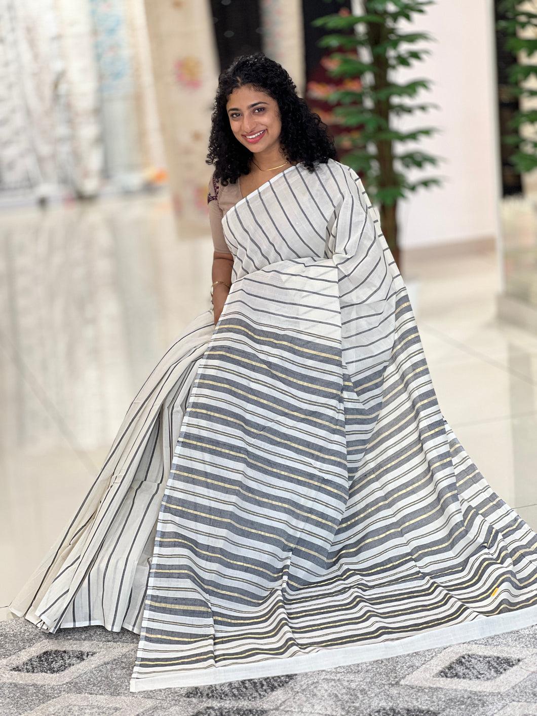 Line Weaving Pattern Chendamangalam Weaved Kerala Cotton Saree | PH240