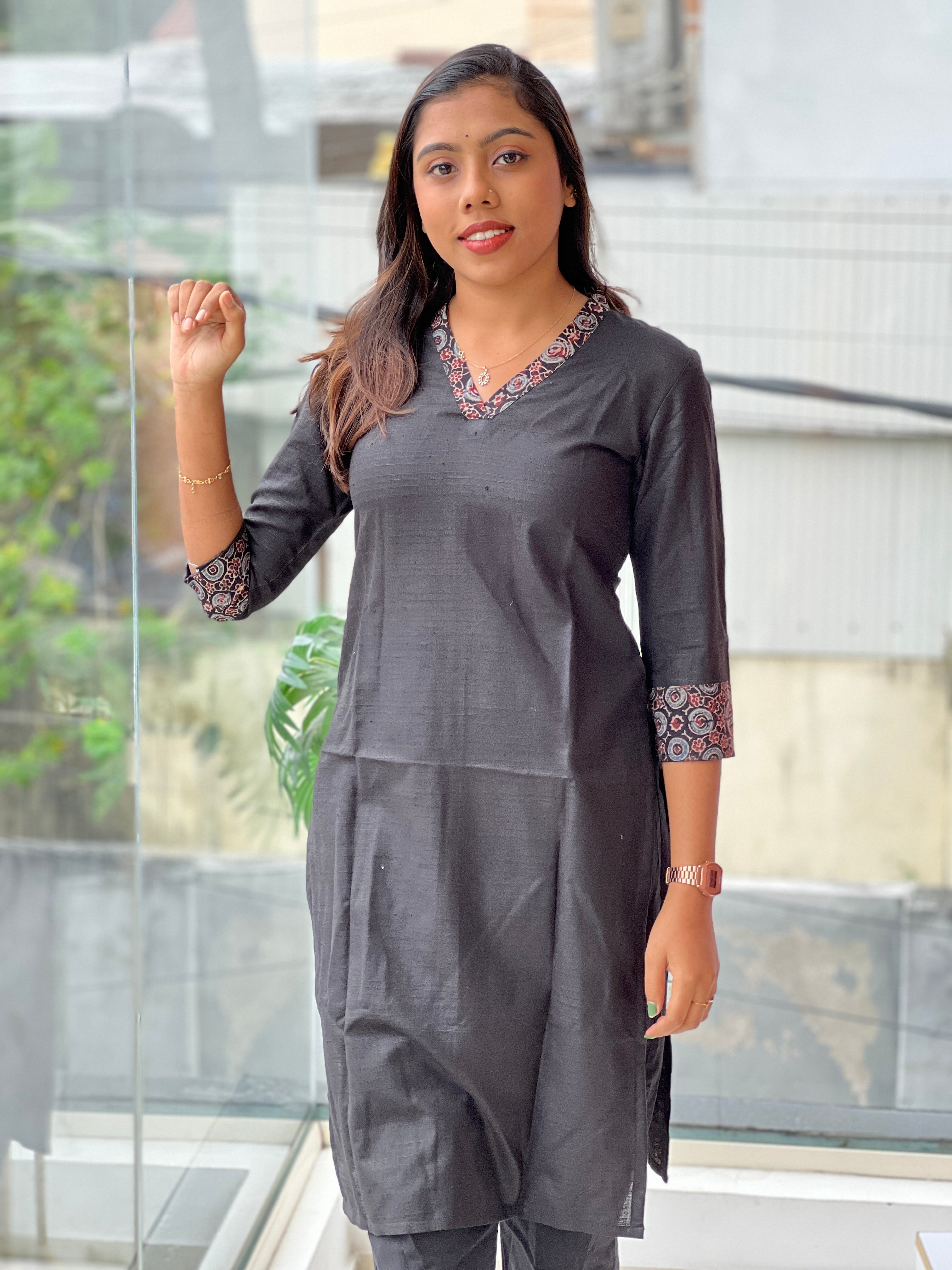 Patch Detailed Cotton Kurta | DNT1091