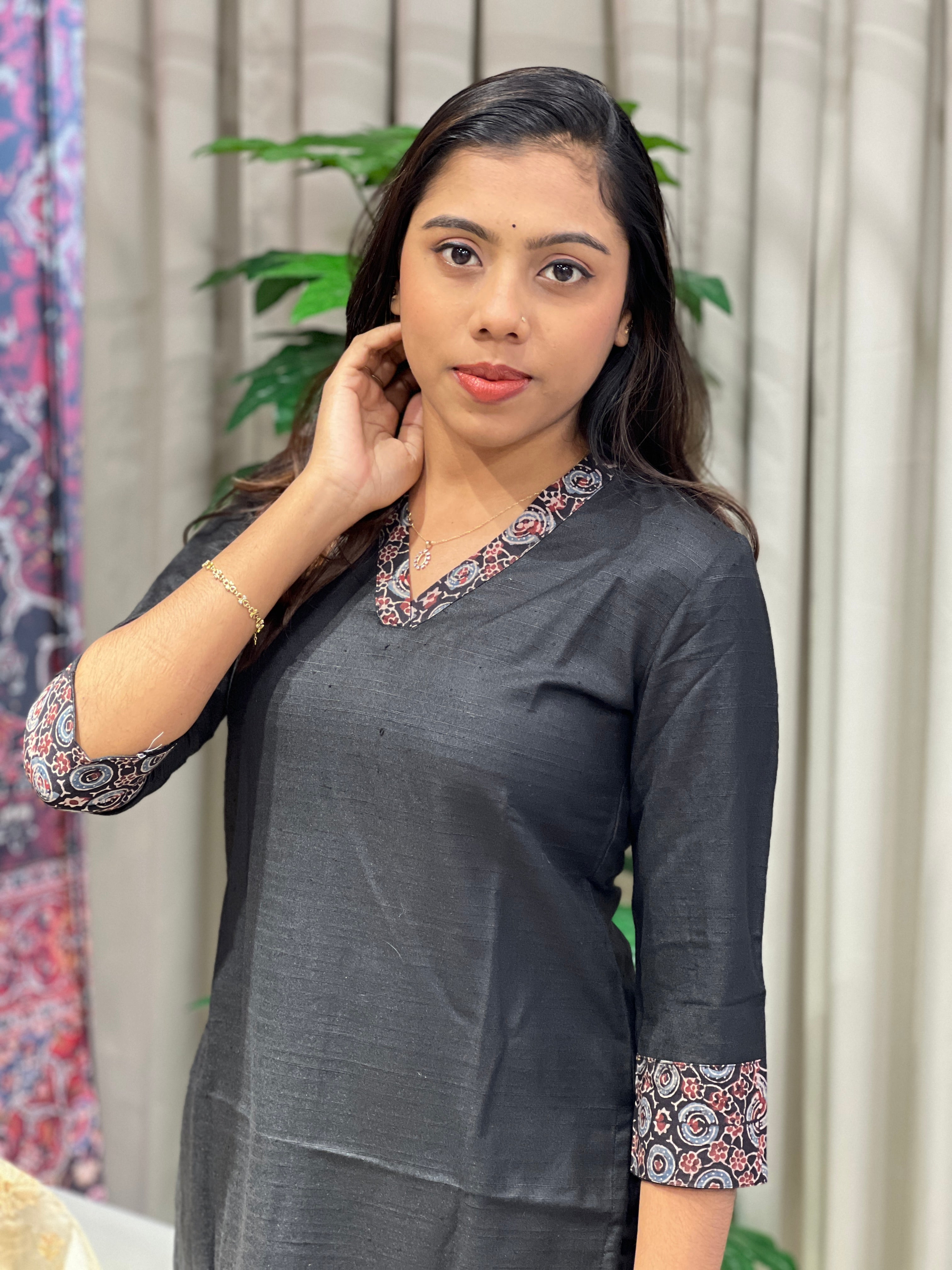 Patch Detailed Cotton Kurta | DNT1091