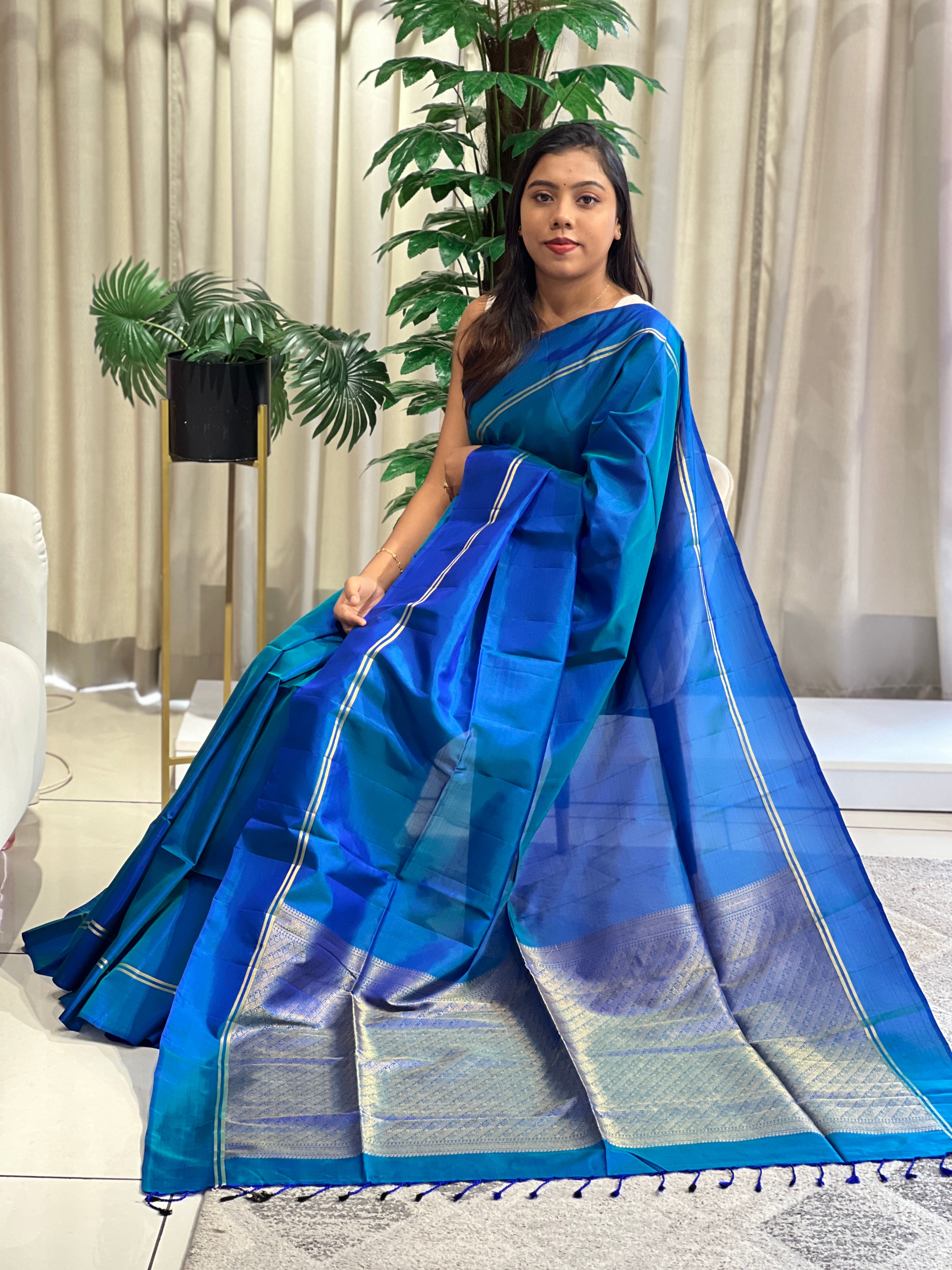 Plain Body With Traditional Golden Zari Border Soft Silk Saree | KSO107