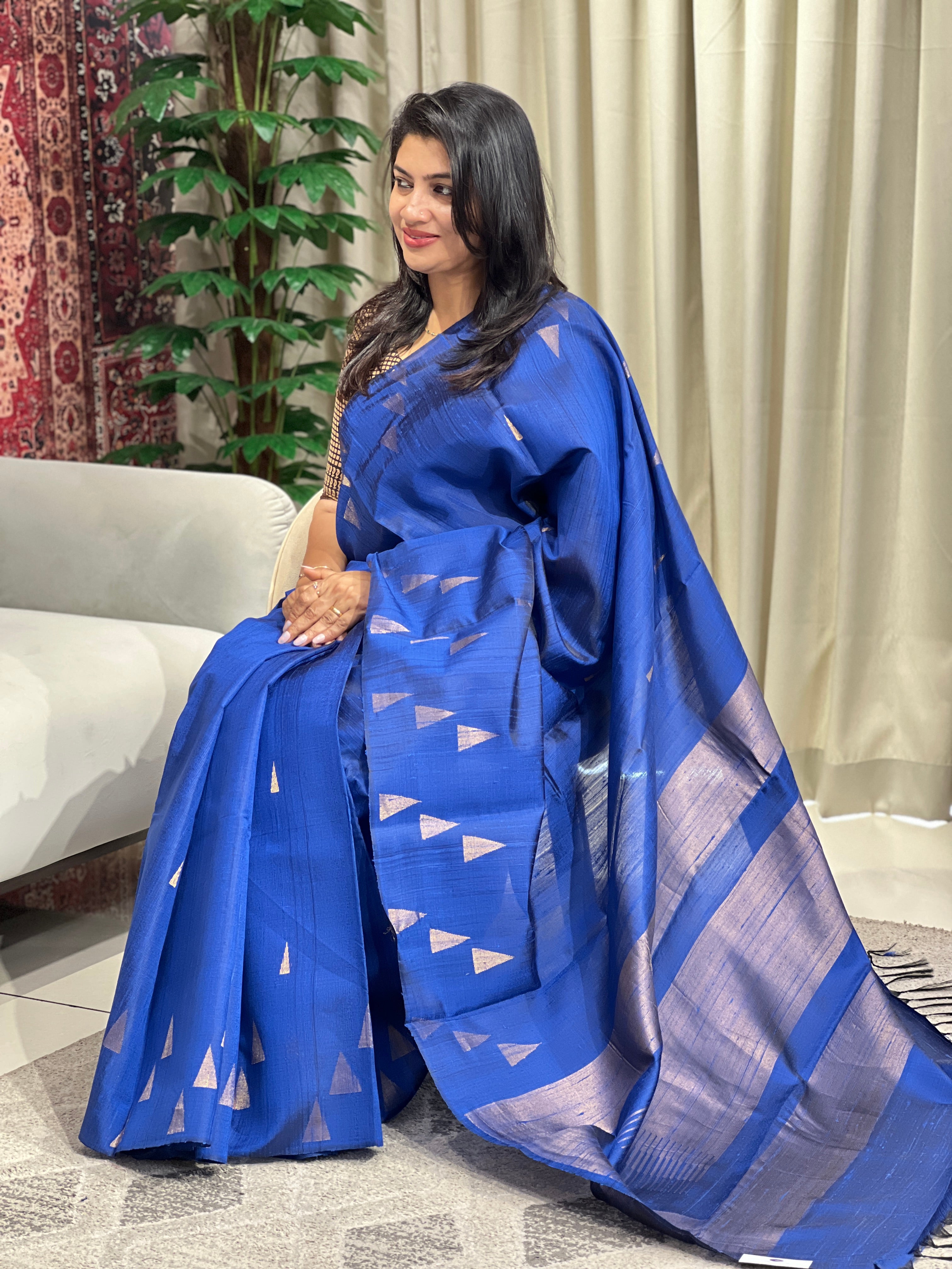 Geometrical Patterned Zari Woven Raw Silk Saree | HS1392