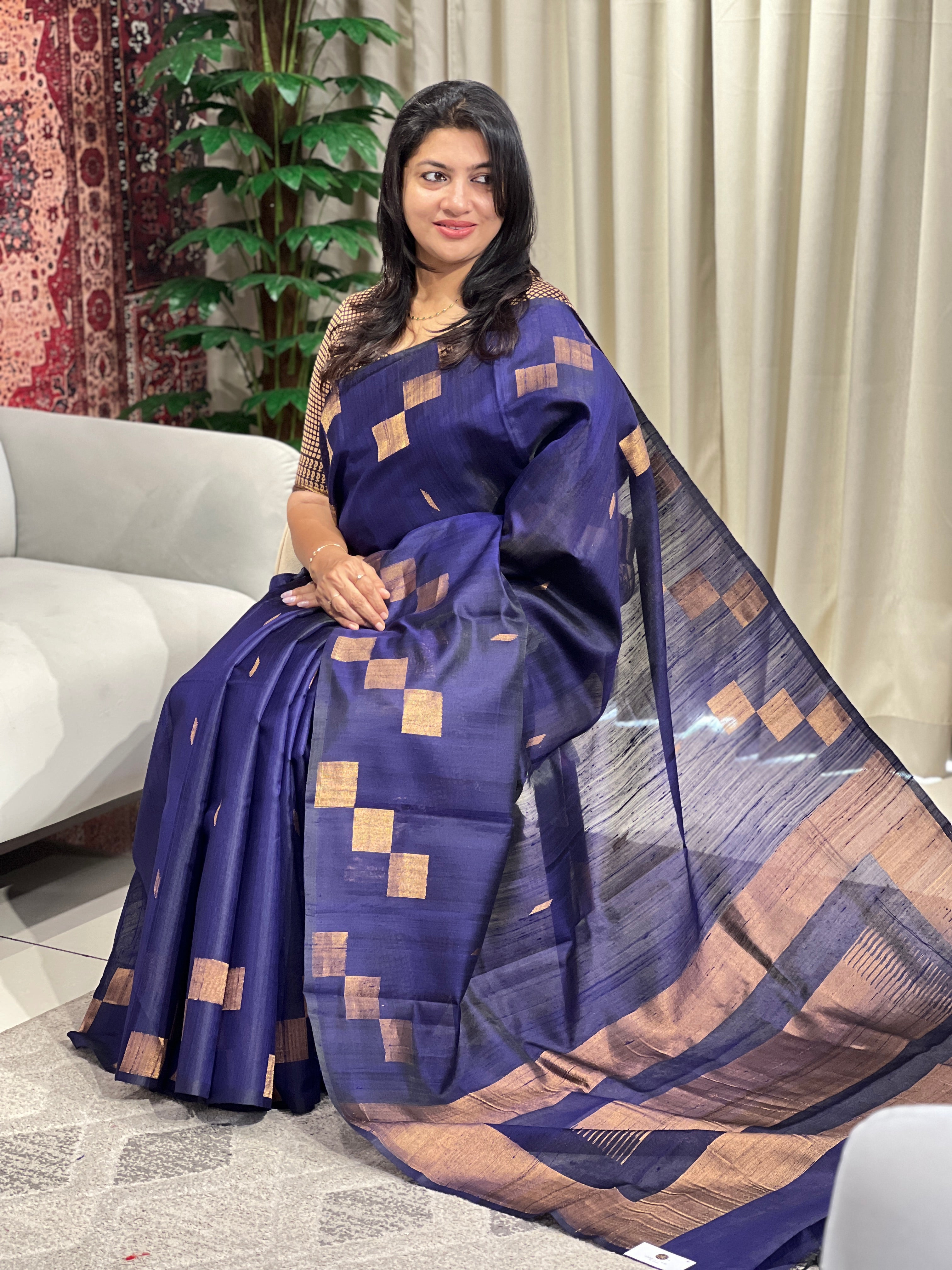 Geometrical Patterned Zari Woven Raw Silk Saree | HS1387