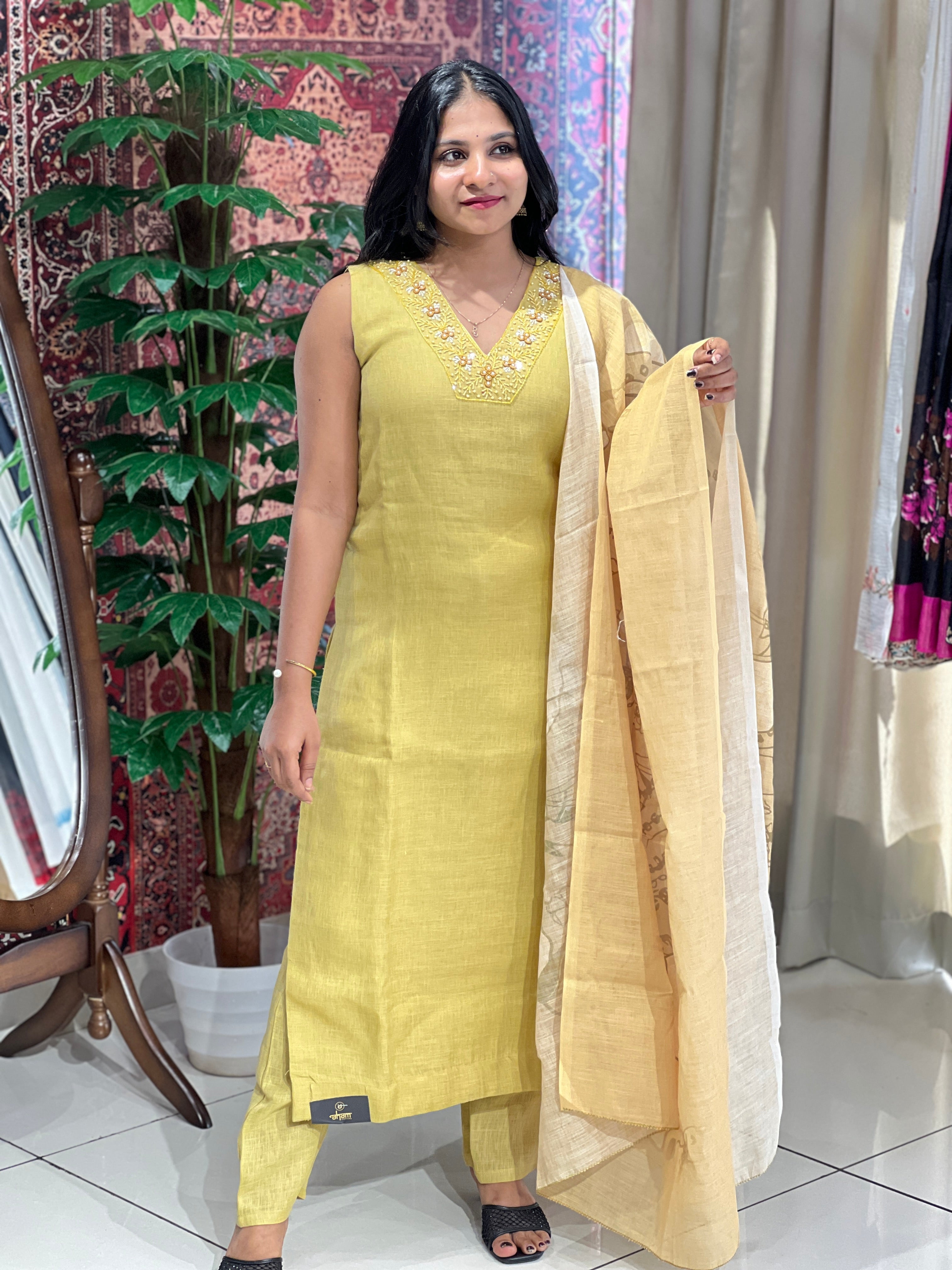 Slitted Linen Kurta Set | NAI137