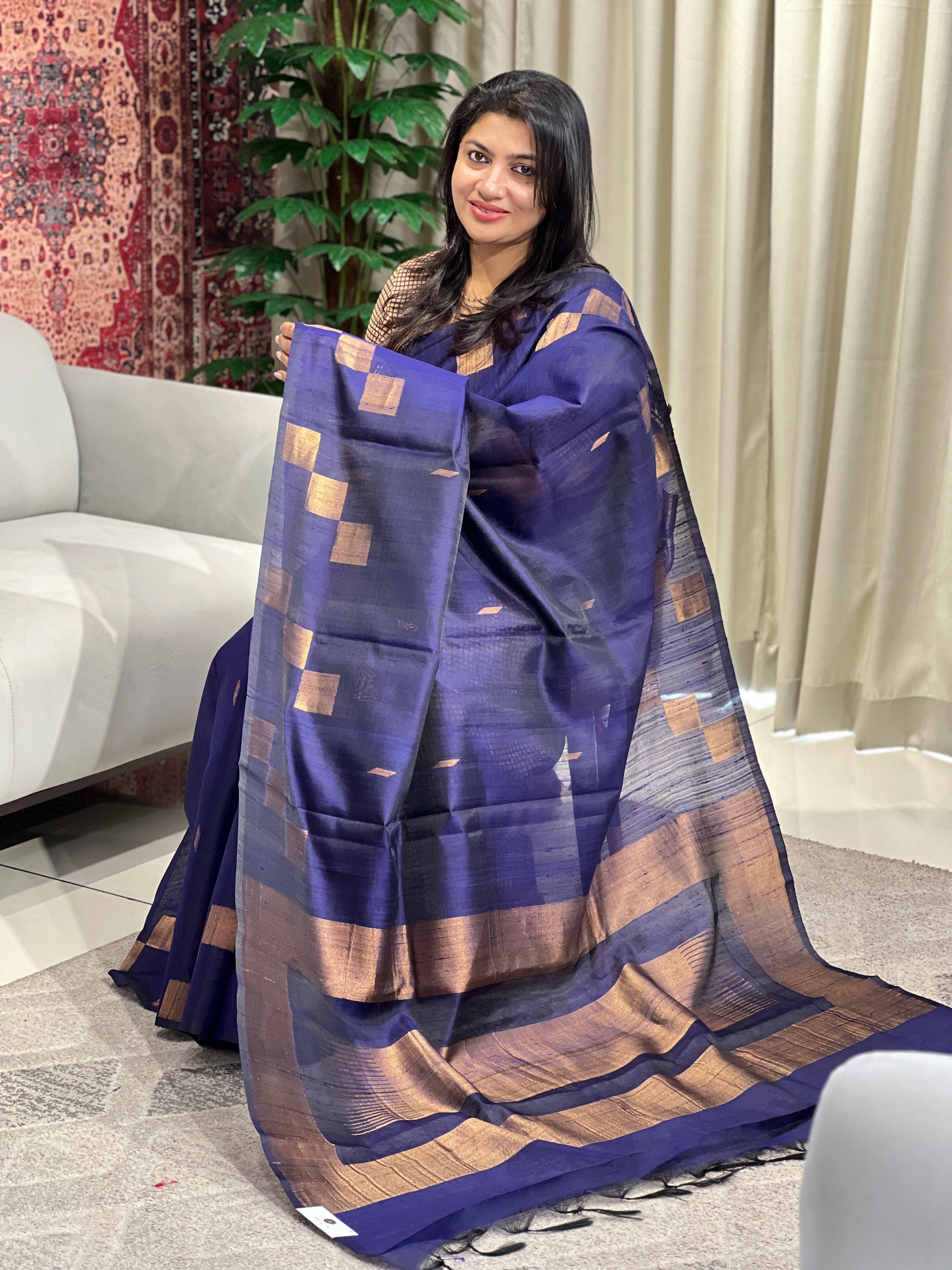 Geometrical Patterned Zari Woven Raw Silk Saree | HS1387