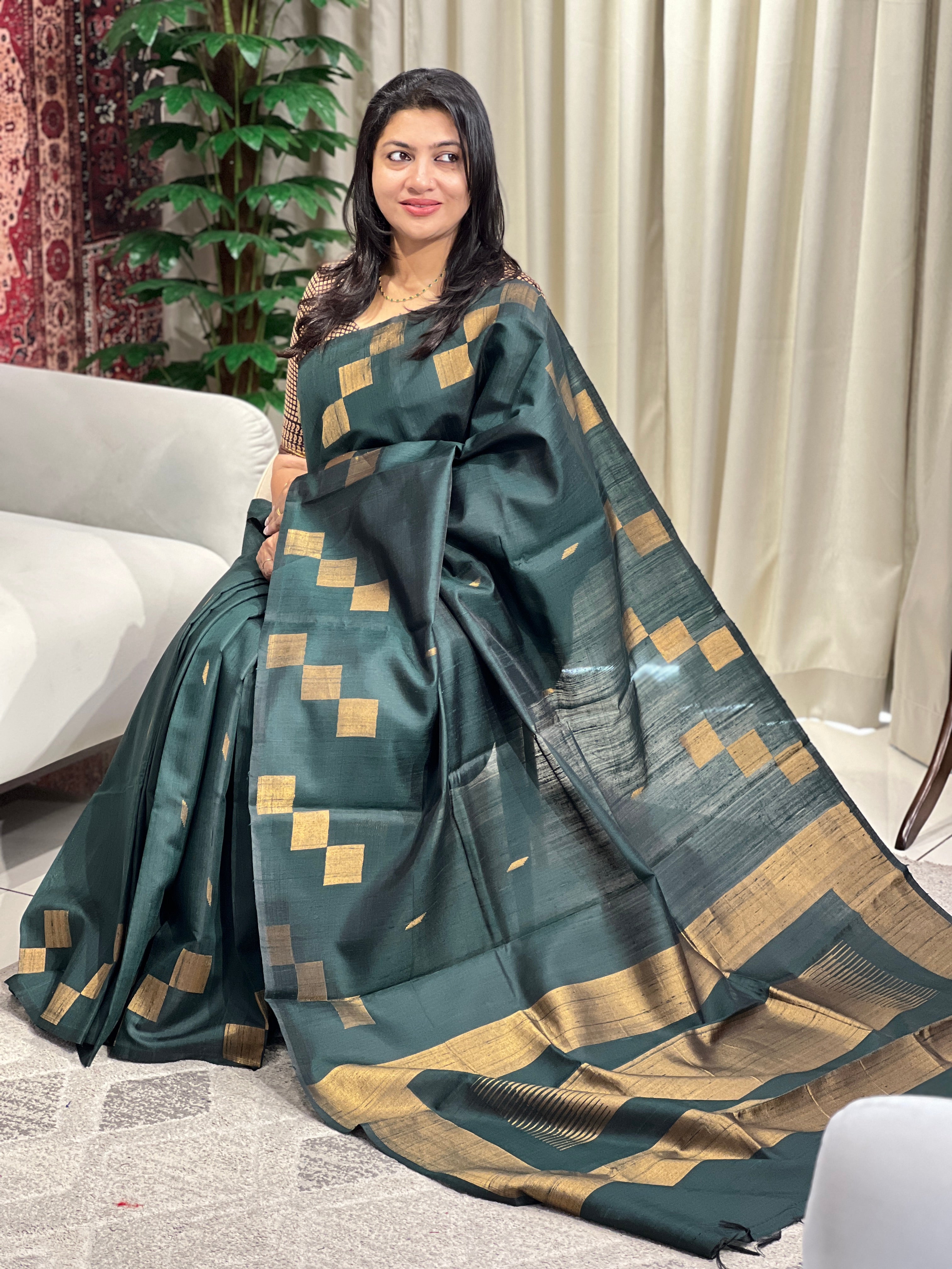 Geometrical Patterned Zari Woven Raw Silk Saree | HS1383