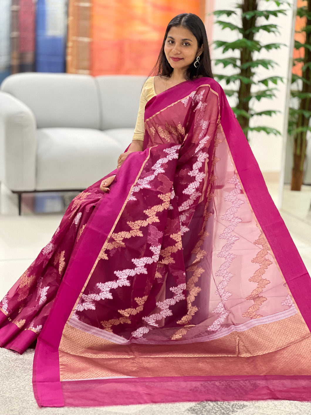 Banarasi Weaving Pattern Organza Saree | NN130