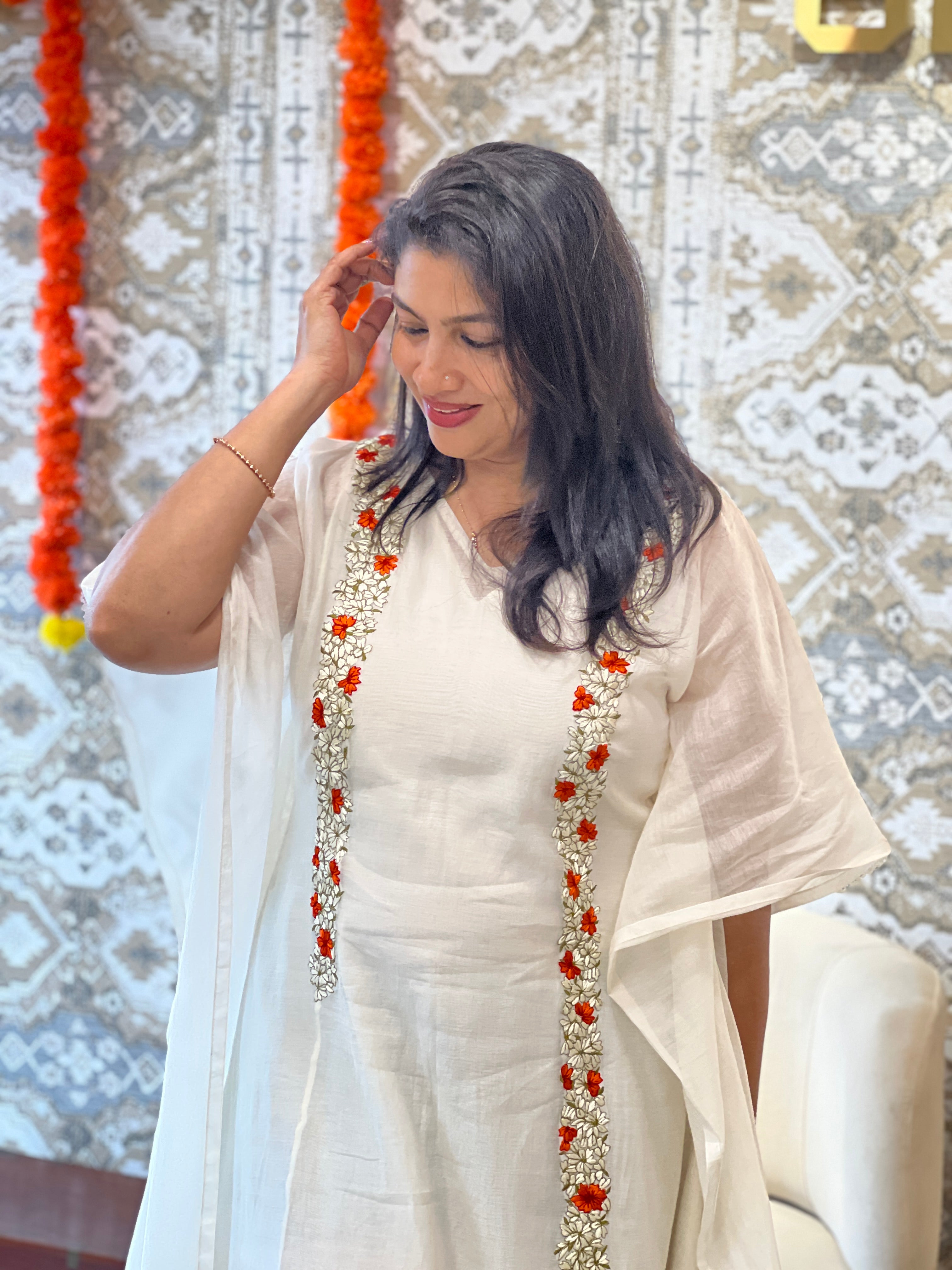 Jasmine And Kanakambaram Flower Motif Embellished Kerala Cotton Kaftan | DN810
