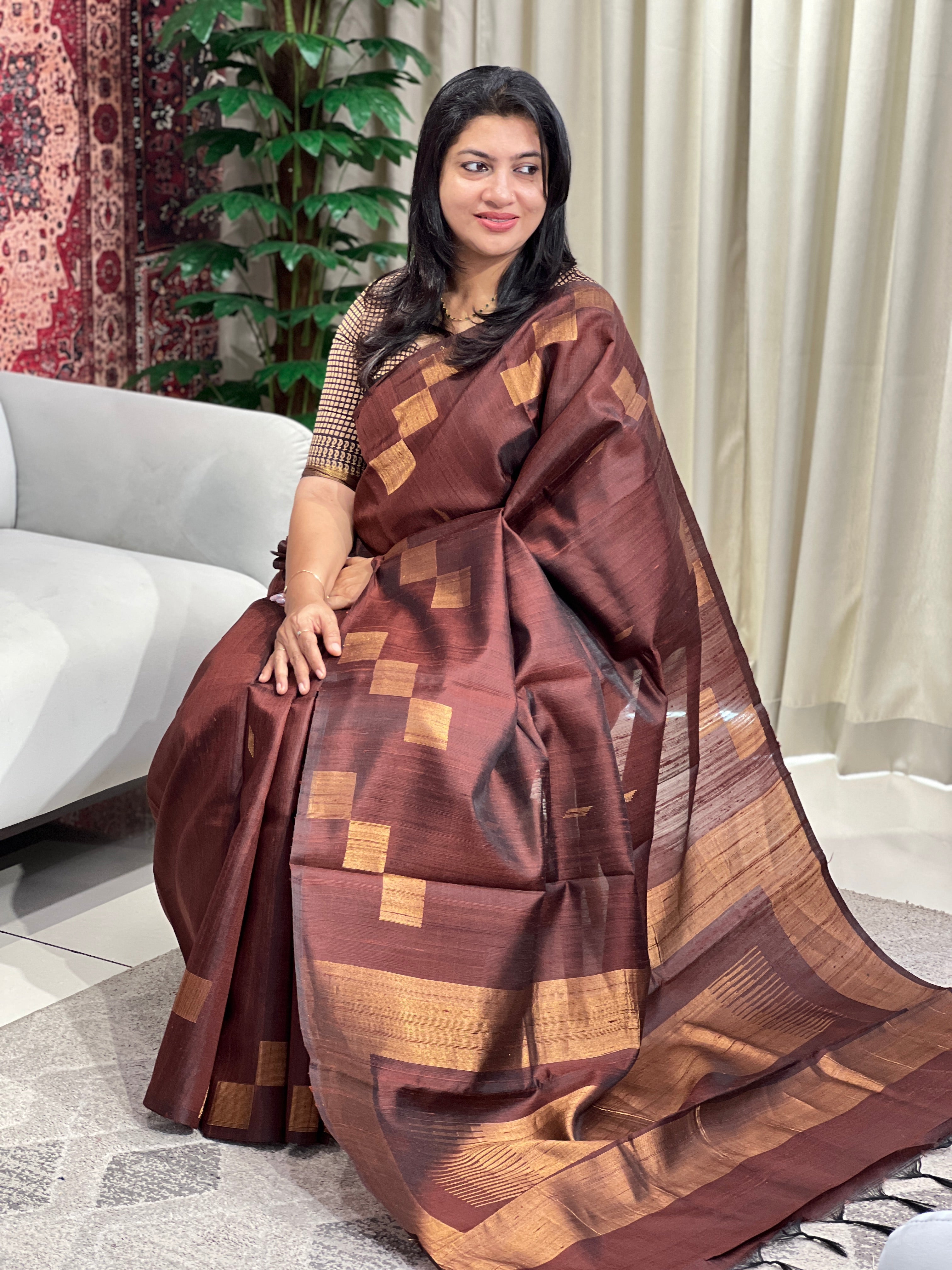 Geometrical Patterned Zari Woven Raw Silk Saree | HS1380