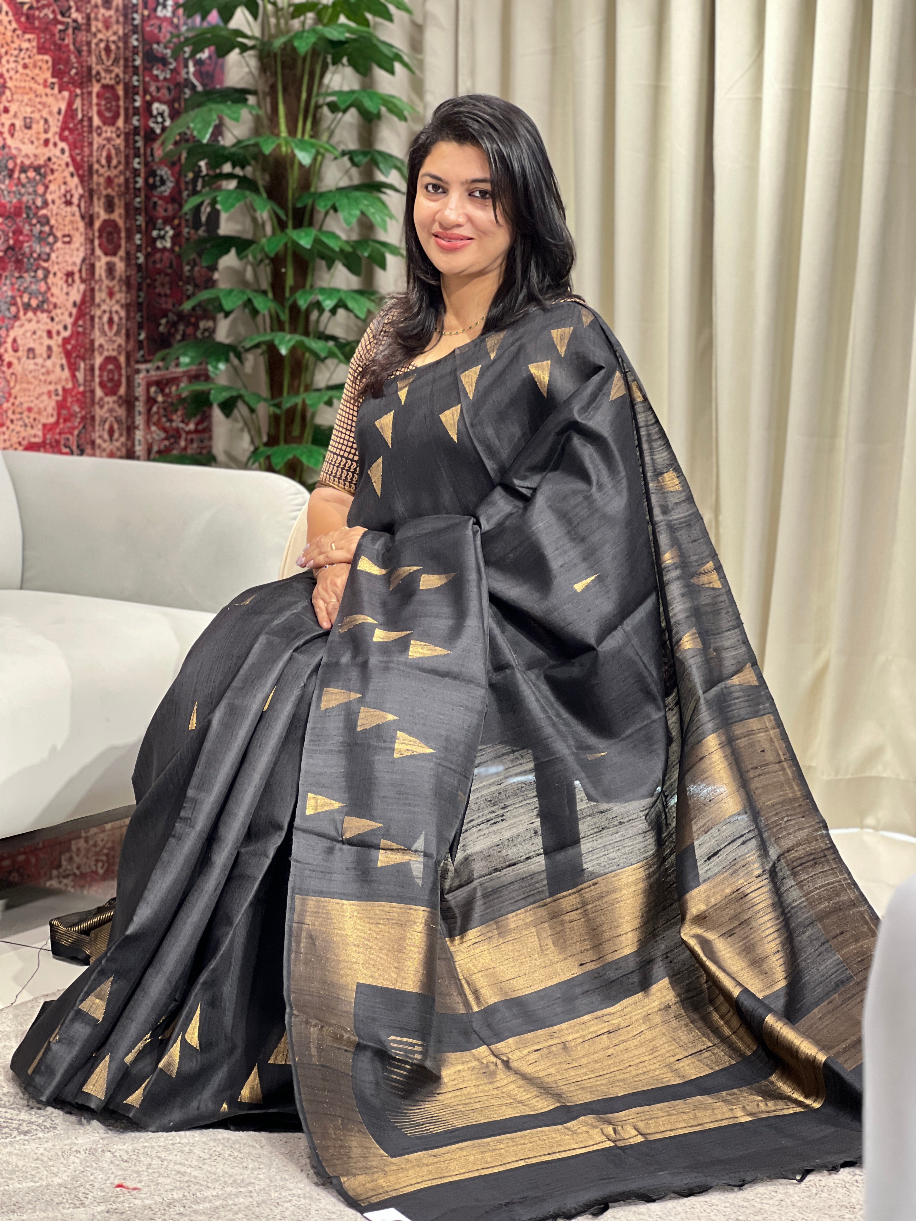 Geometrical Patterned Zari woven Raw Silk Saree | HS1390