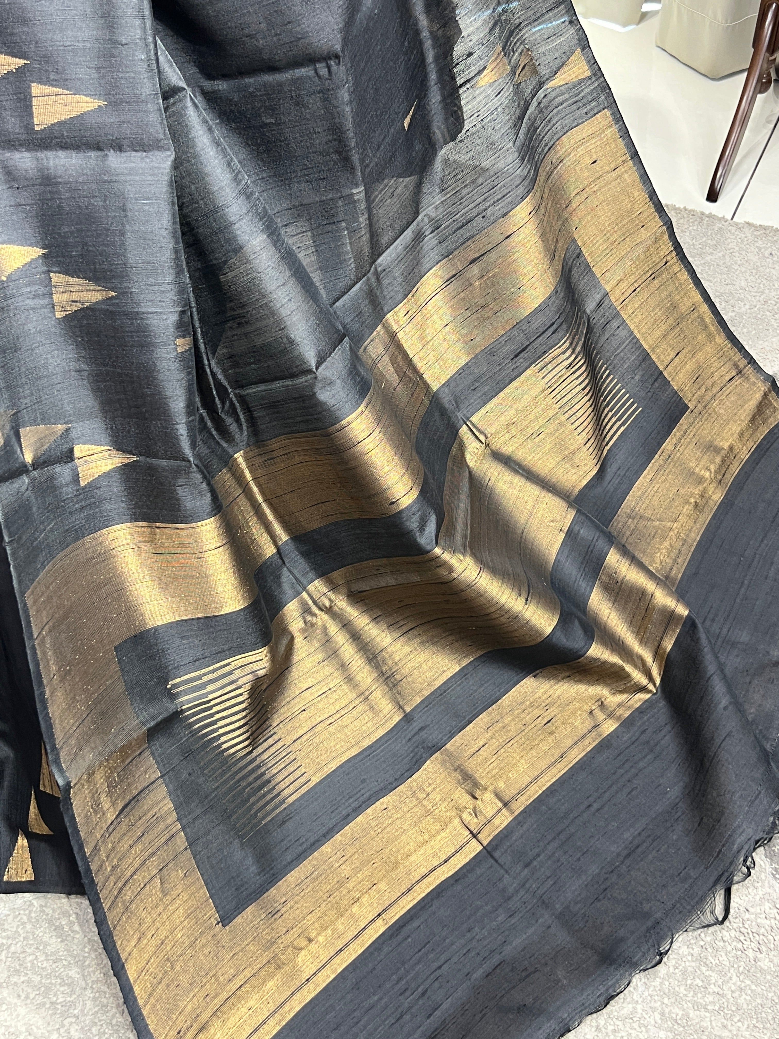 Geometrical Patterned Zari woven Raw Silk Saree | HS1390