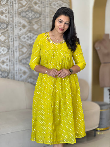 Hand Embroidery & Banarasi Butta Detailed Silk Chanderi Kurta | DN770