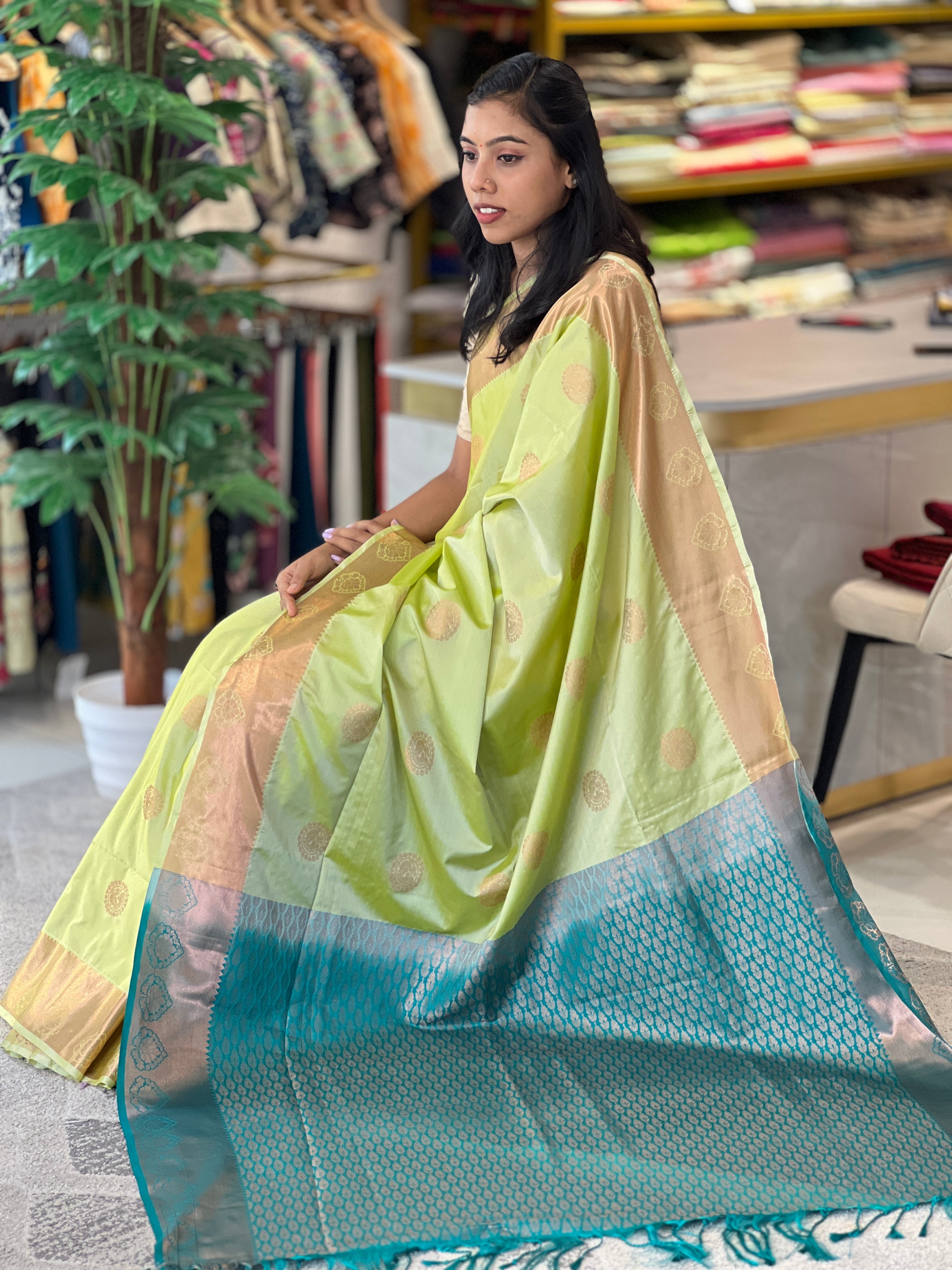 Zari Woven Pattern  Semi Silk Saree | SRS112