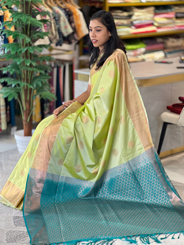 Zari Woven Pattern  Semi Silk Saree | SRS112
