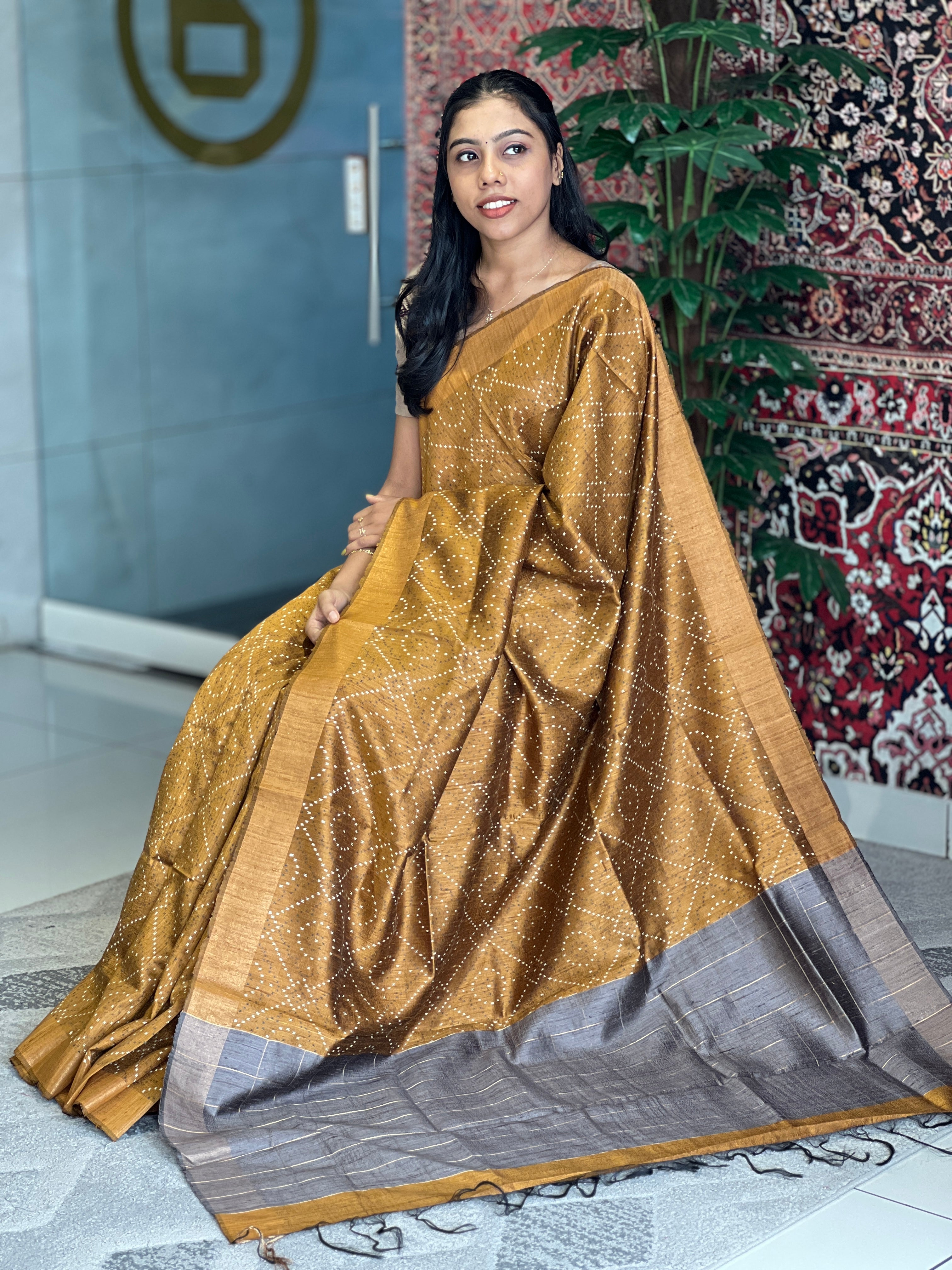 Zari Detailing With Geometric Patterned Tussar Saree | HS1212