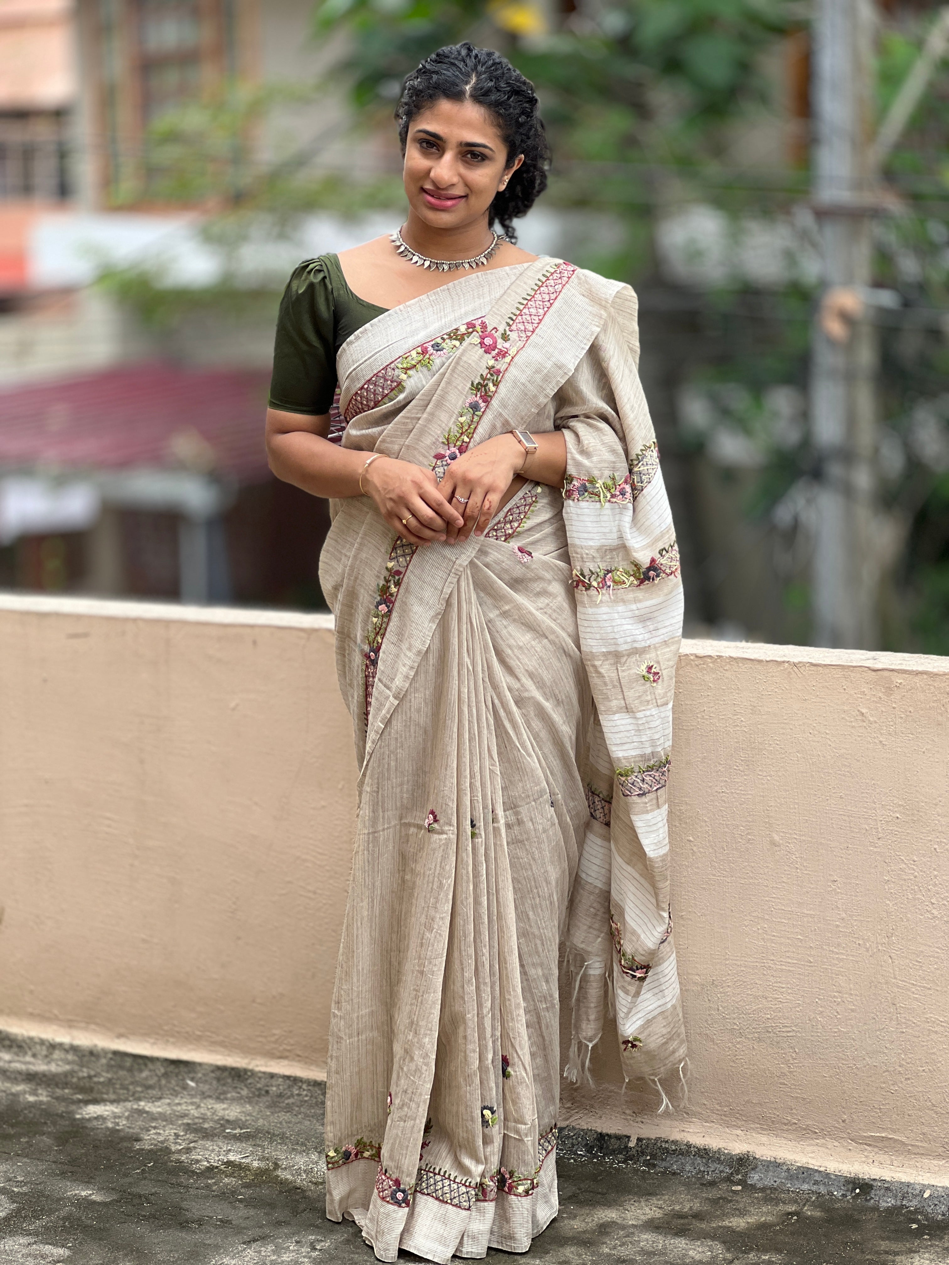 Line Weaving Pattern Embroided Linen Saree | RP366