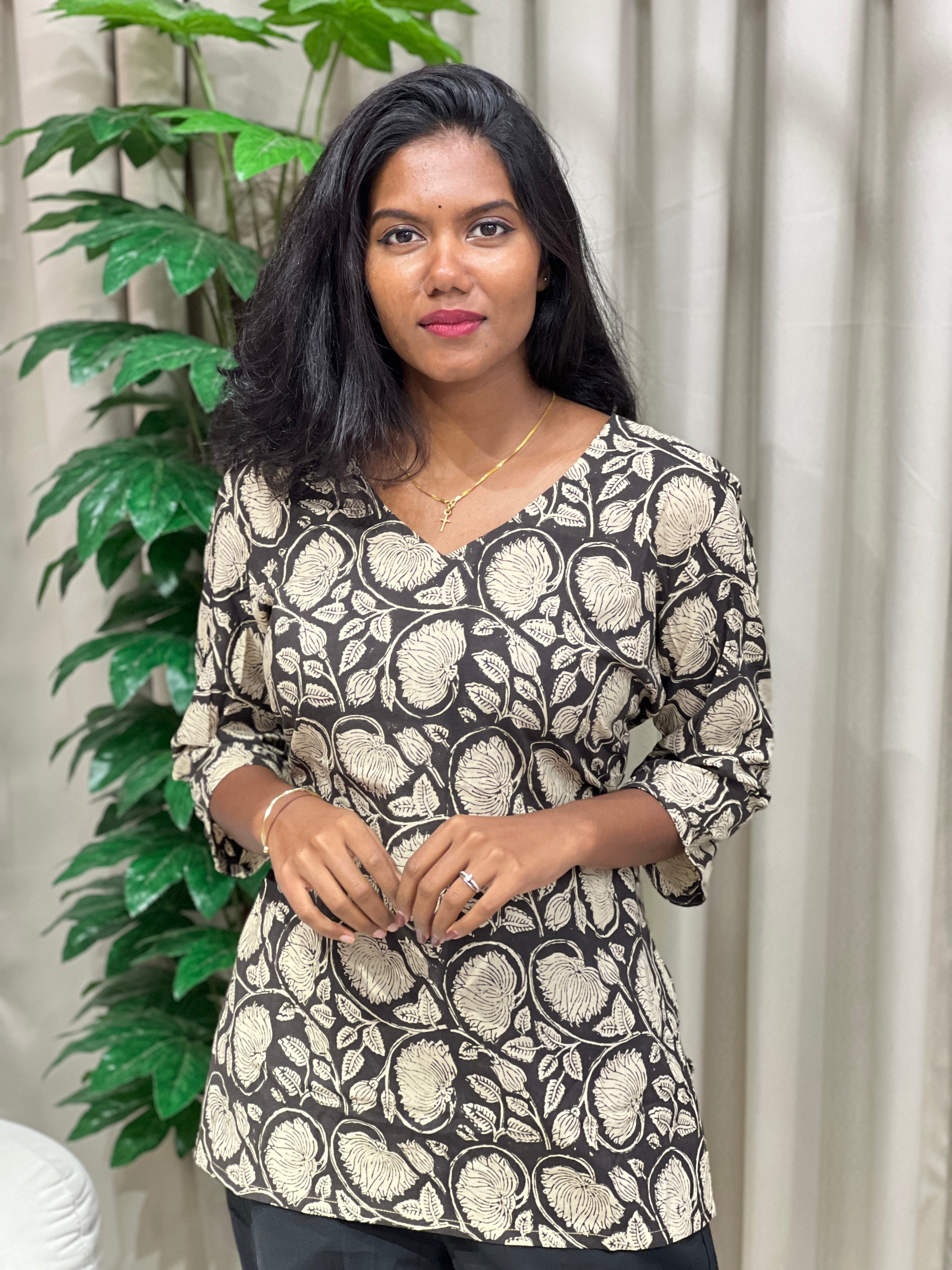 Floral Jaal Pattern Cotton Short Kurta | DNT1040