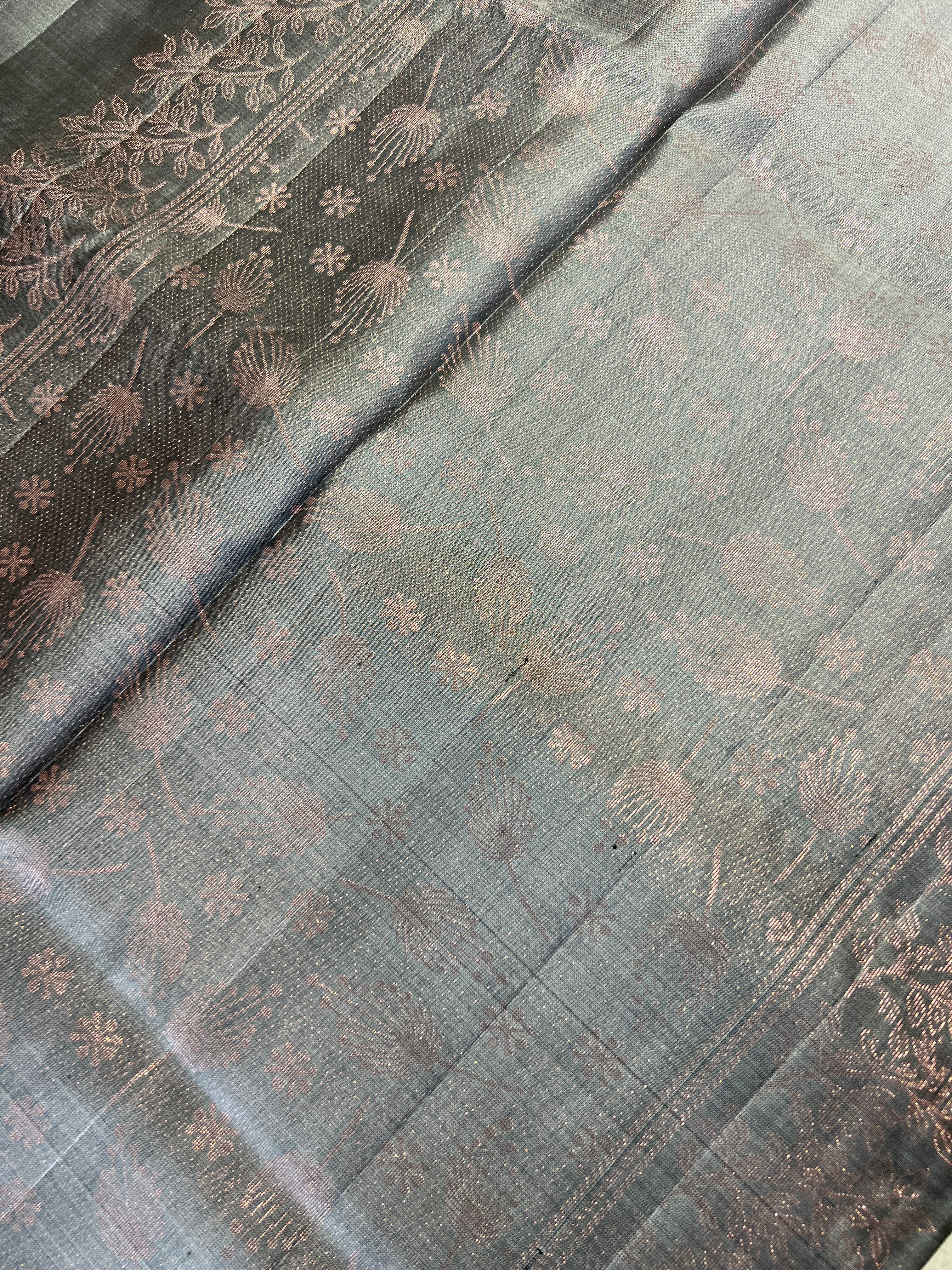 Zari Woven Soft Silk Saree | SVC121