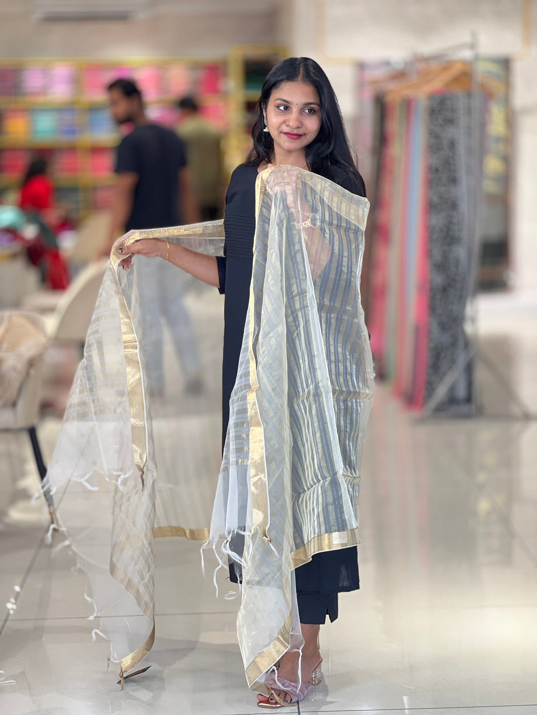 Stripe Patterned Tissue Weaved Dupatta | FC102