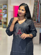 Hand Embroidery Detailed Linen Kurta Top & Bottom | EC109