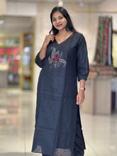 Hand Embroidery Detailed Linen Kurta Top & Bottom | EC109