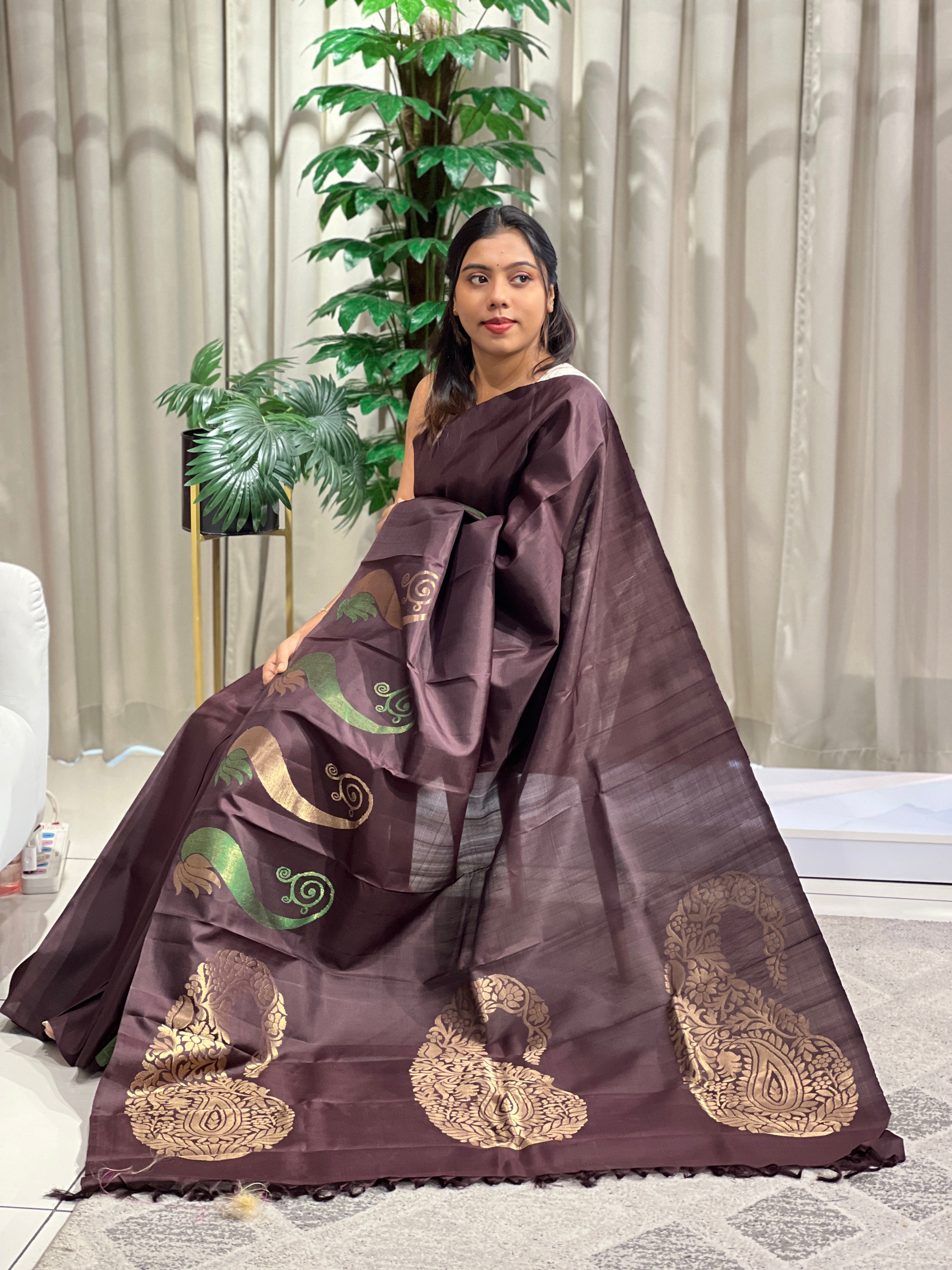 Abstract Pattern Neem Zari Woven Kanchipuram Saree | SMT115