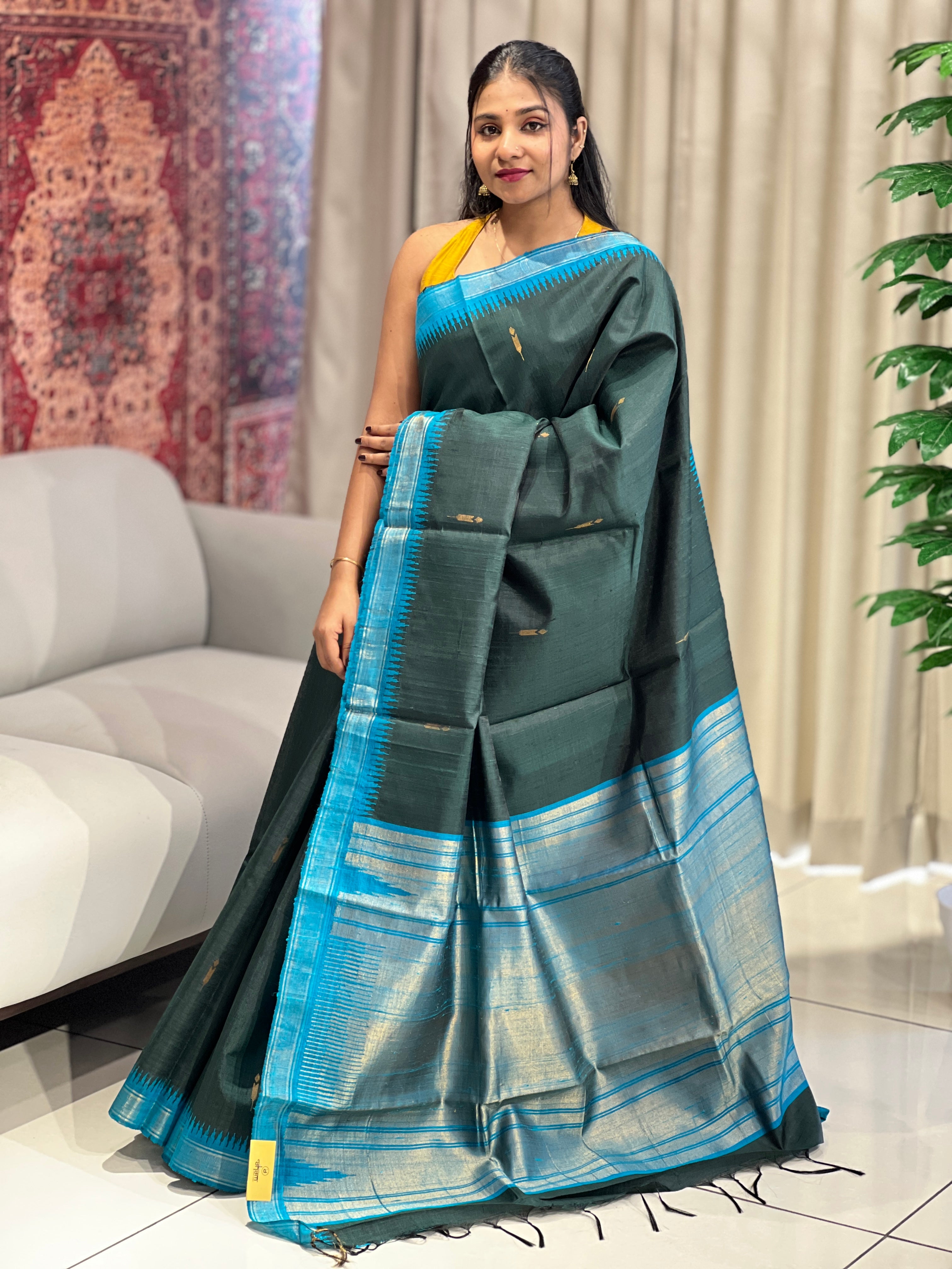 Traditional Butta With Temple Border Detailed Raw Silk Saree | HS1262