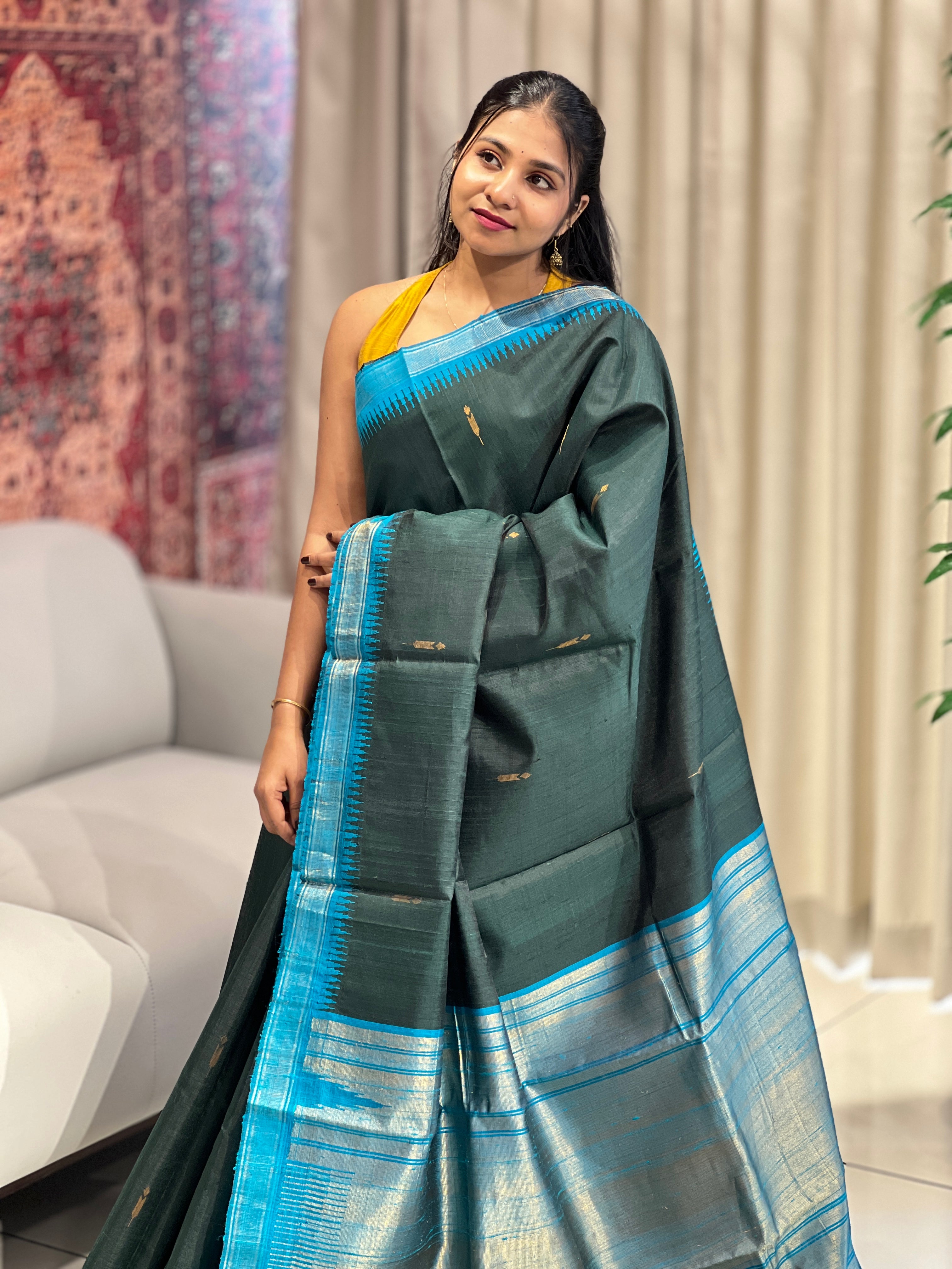 Traditional Butta With Temple Border Detailed Raw Silk Saree | HS1262