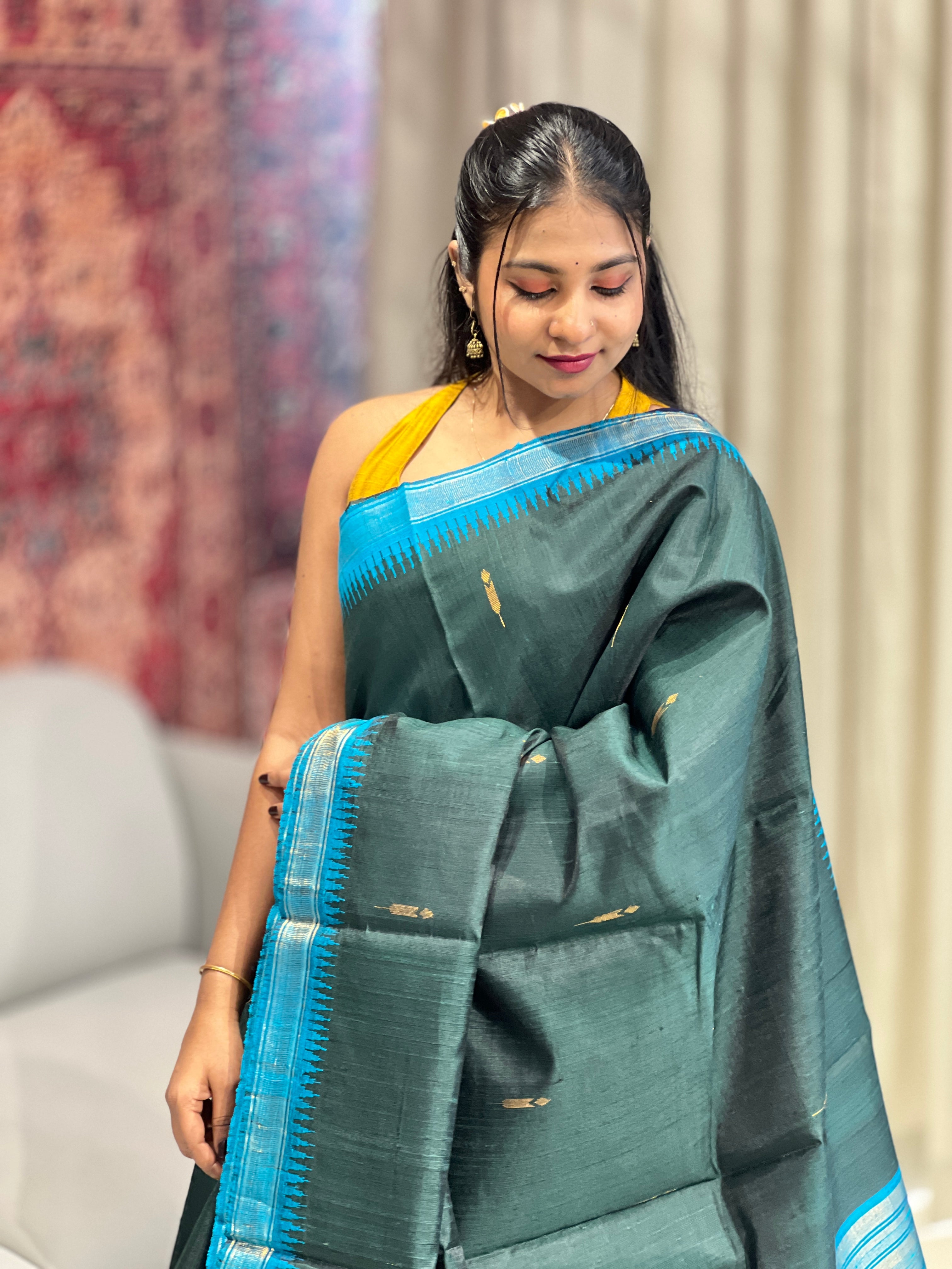 Traditional Butta With Temple Border Detailed Raw Silk Saree | HS1262