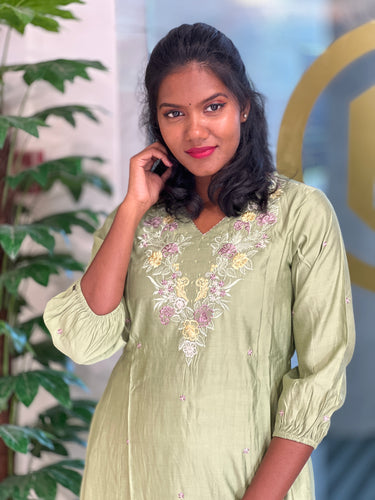 Embroidery Pattern Chanderi Silk Kurta Set | ACL107