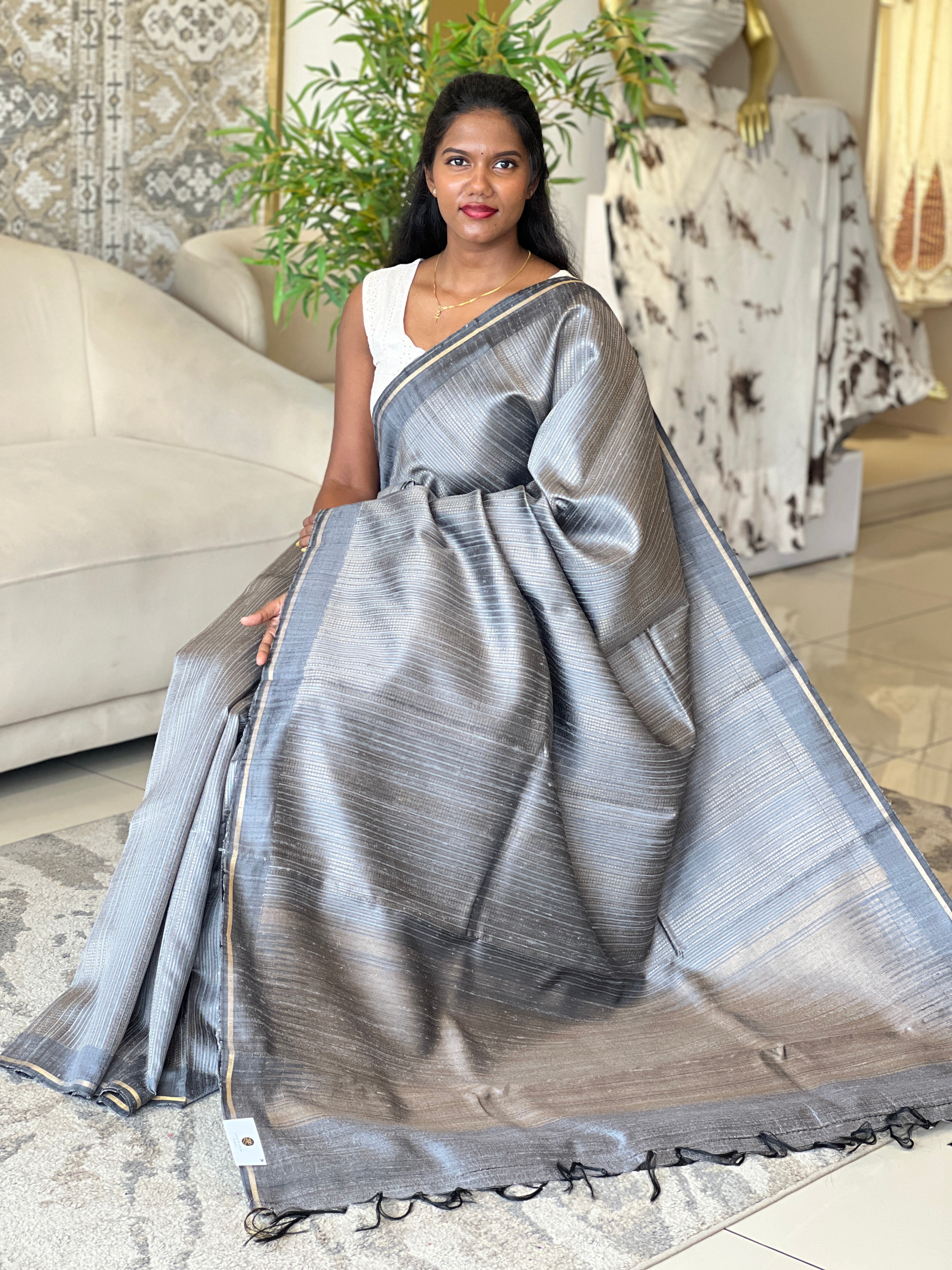 Zari And Thread Woven Raw Silk Saree | HS1356