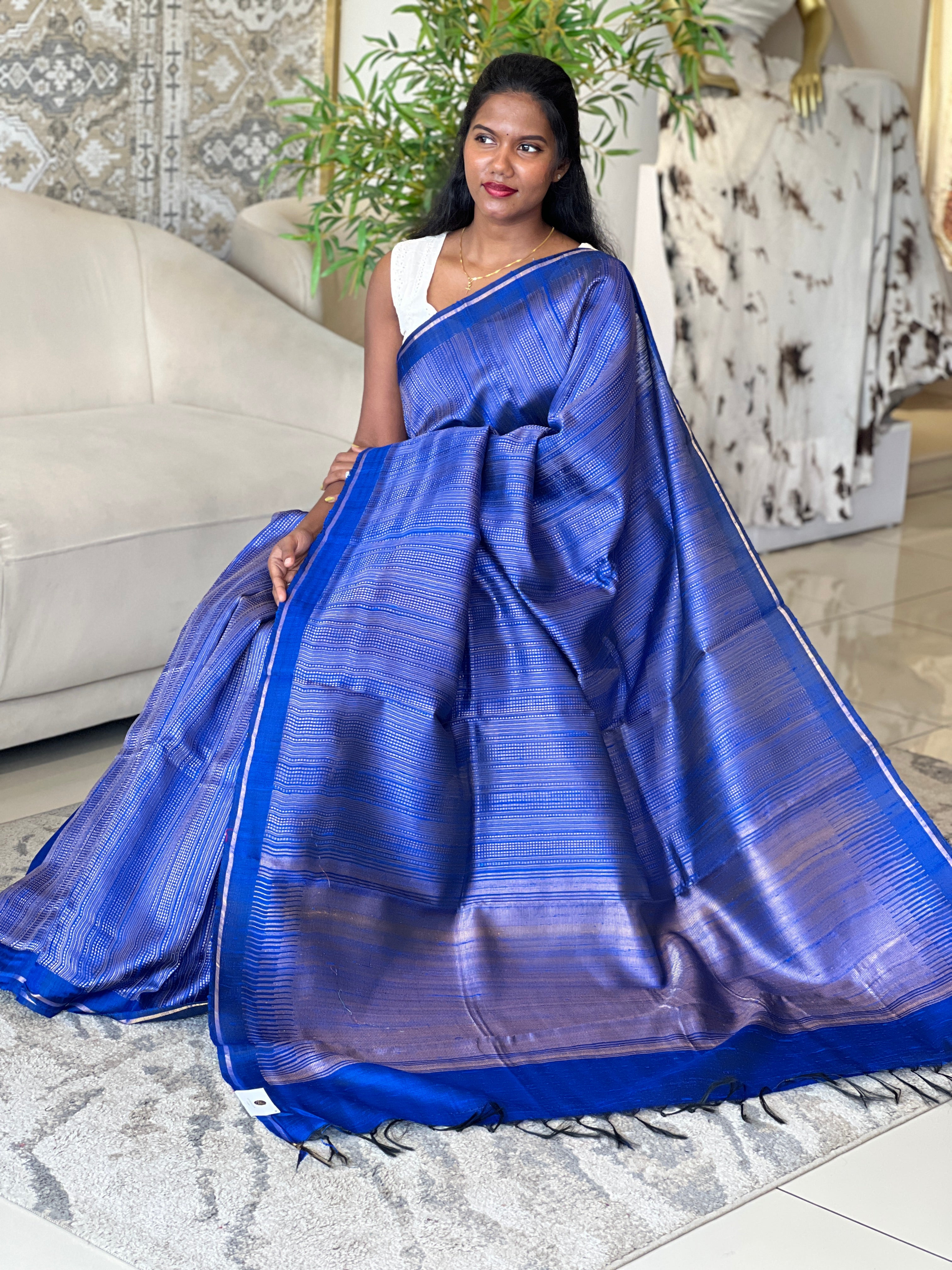 Zari And Thread Woven Raw Silk Saree | HS1351