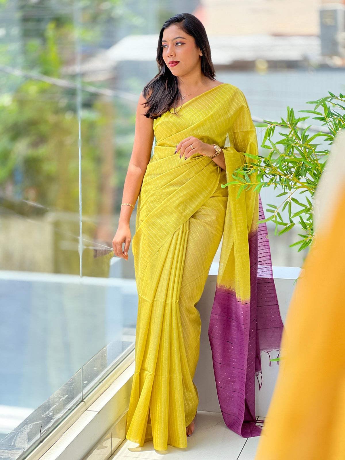 Golden Lurex Yarns Stripe Weaving Pattern Bhagalpuri Linen Saree | DLS183