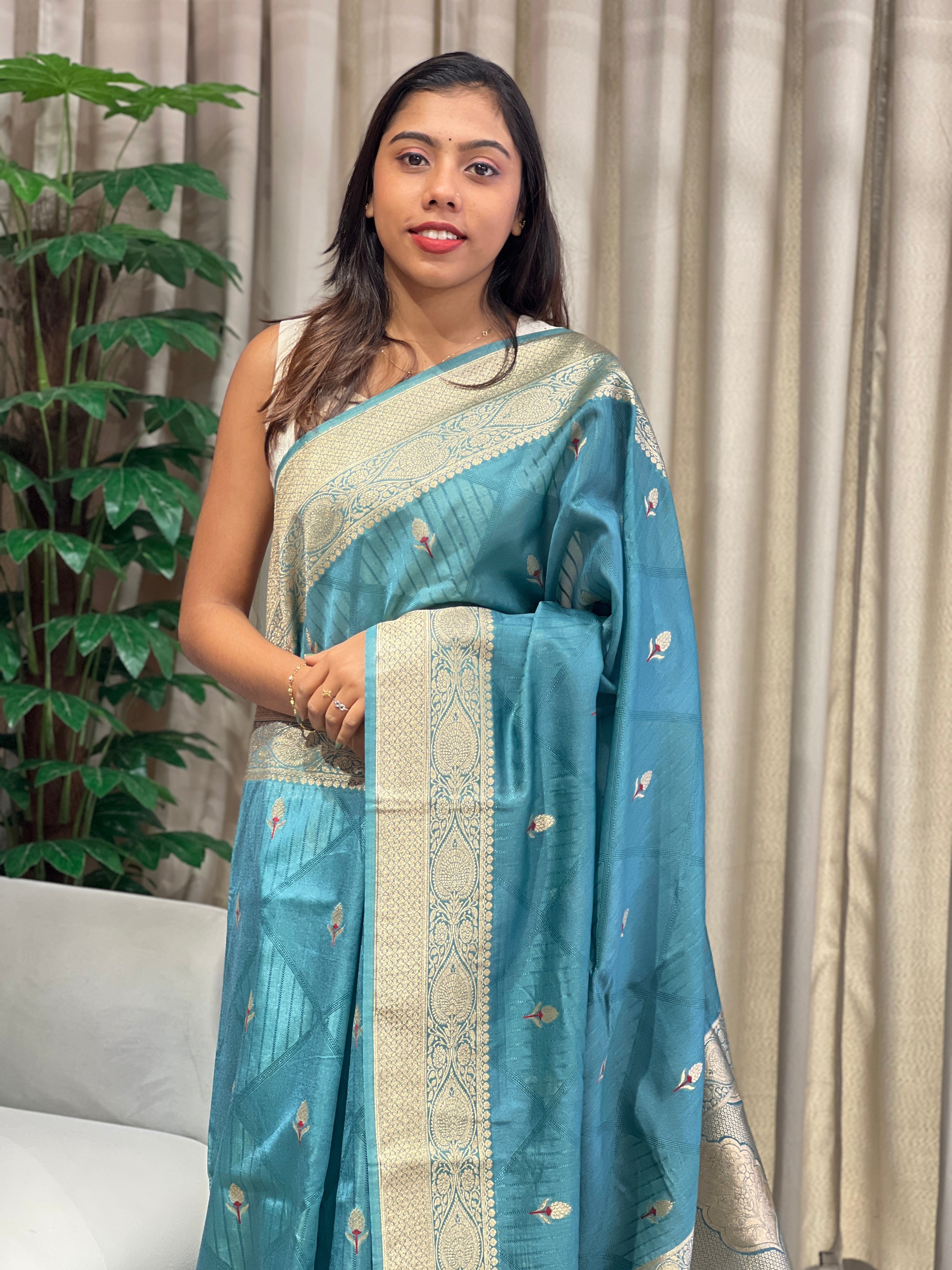 Zari And Thread Woven Banarasi Silk Saree | NN447