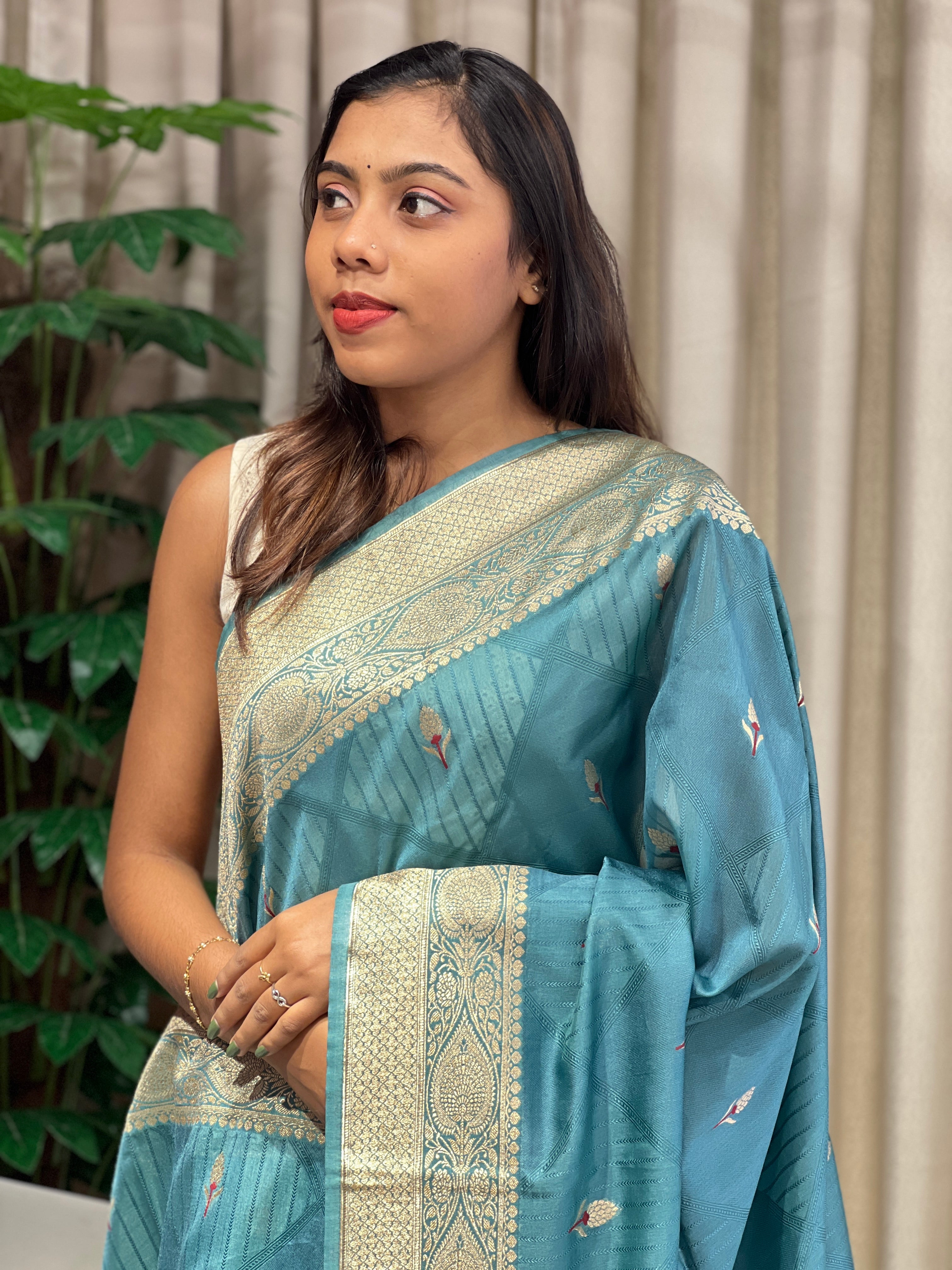 Zari And Thread Woven Banarasi Silk Saree | NN447