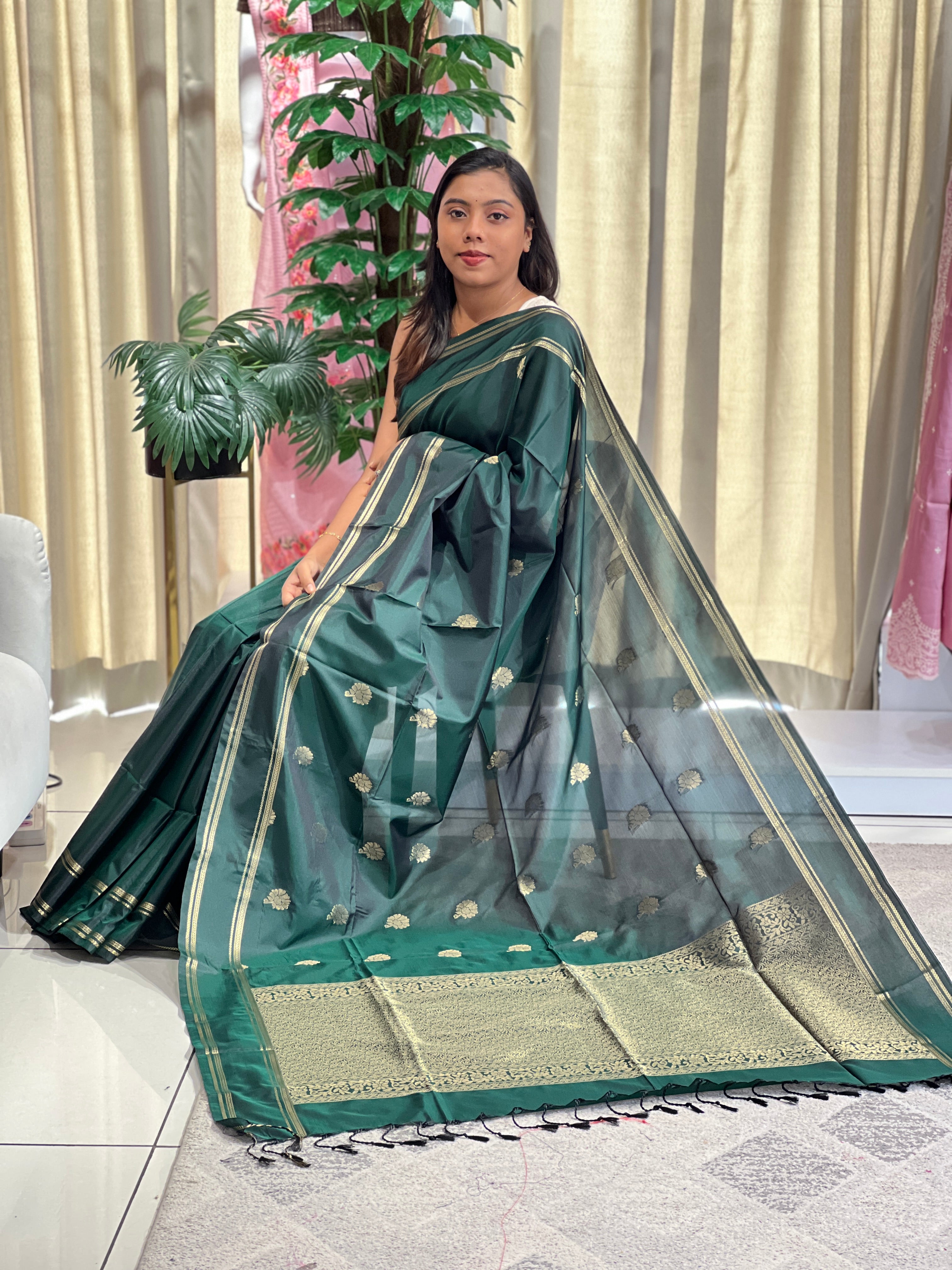 Traditional Rettapet Pattern With Floral Buti Elegance | LPR117